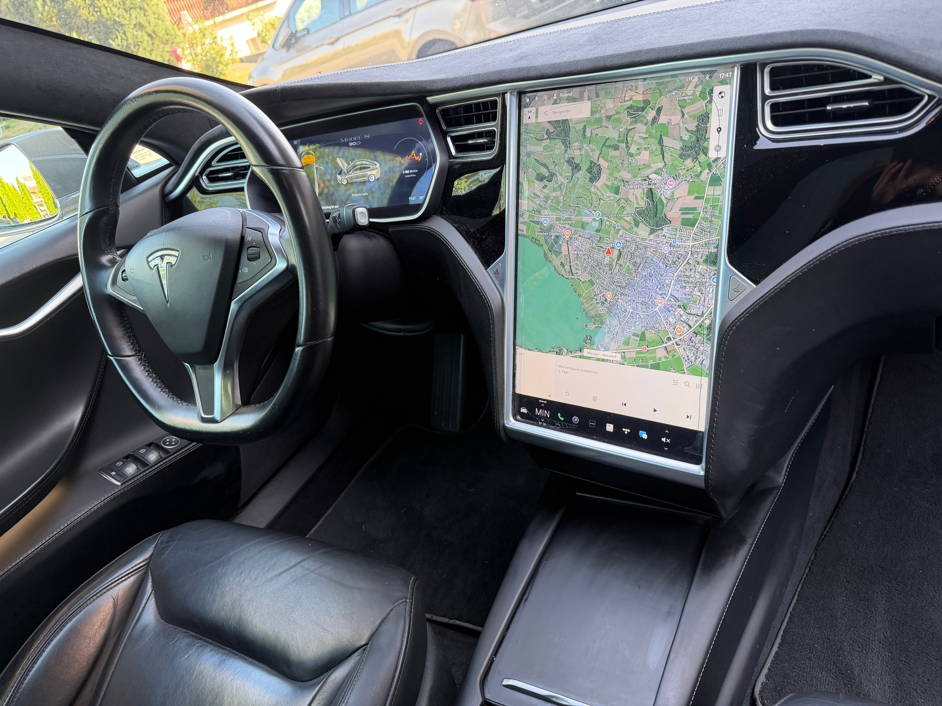 TESLA Model S 90 D-image-6