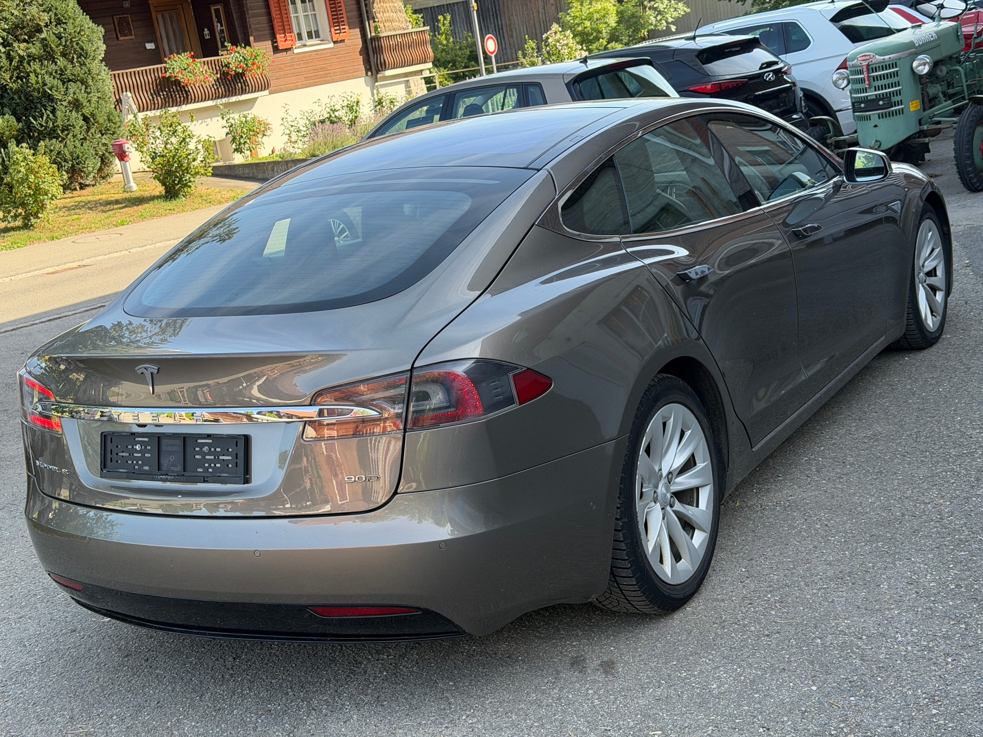 TESLA Model S 90 D-image-3