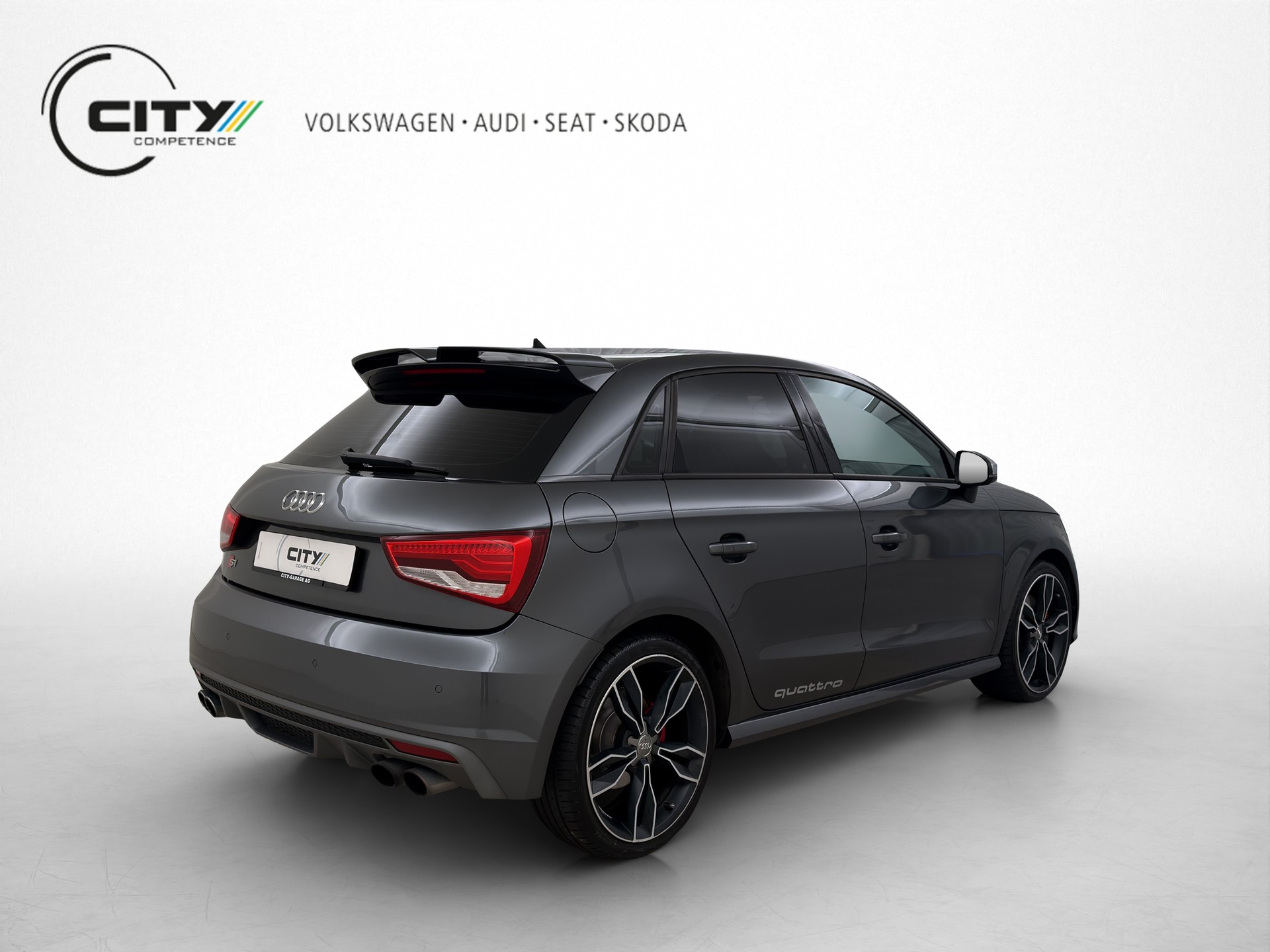 AUDI S1 Sportback 2.0 TFSI quattro-image-4