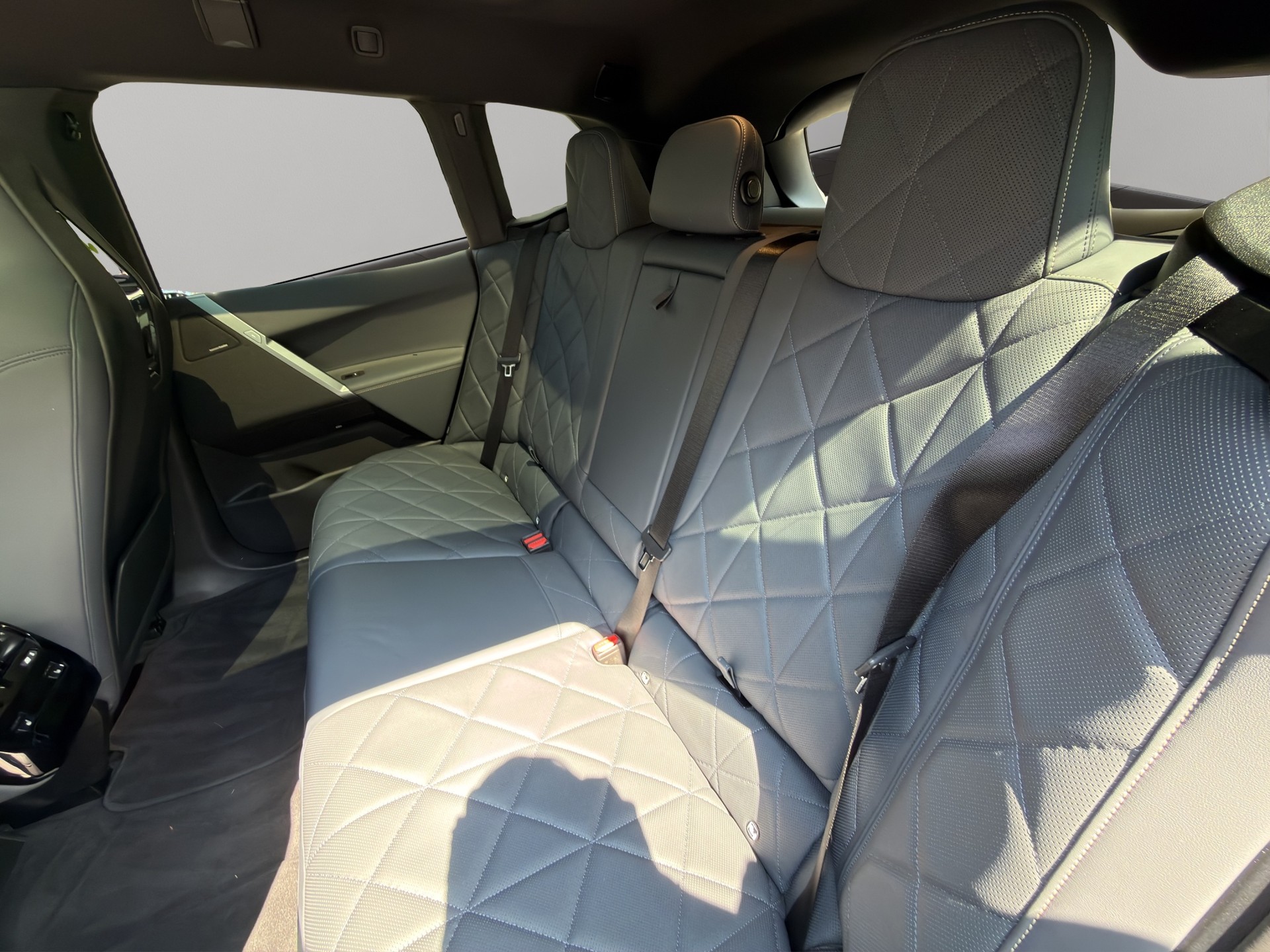 BMW iX xDrive60 M Sport Pro-image-18