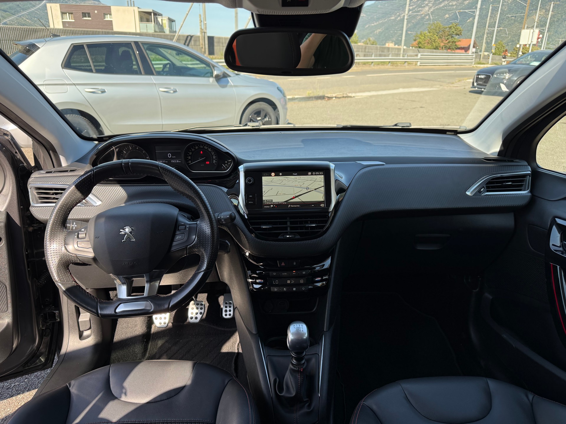 PEUGEOT 208 1.2 PureTech GT Line-image-10