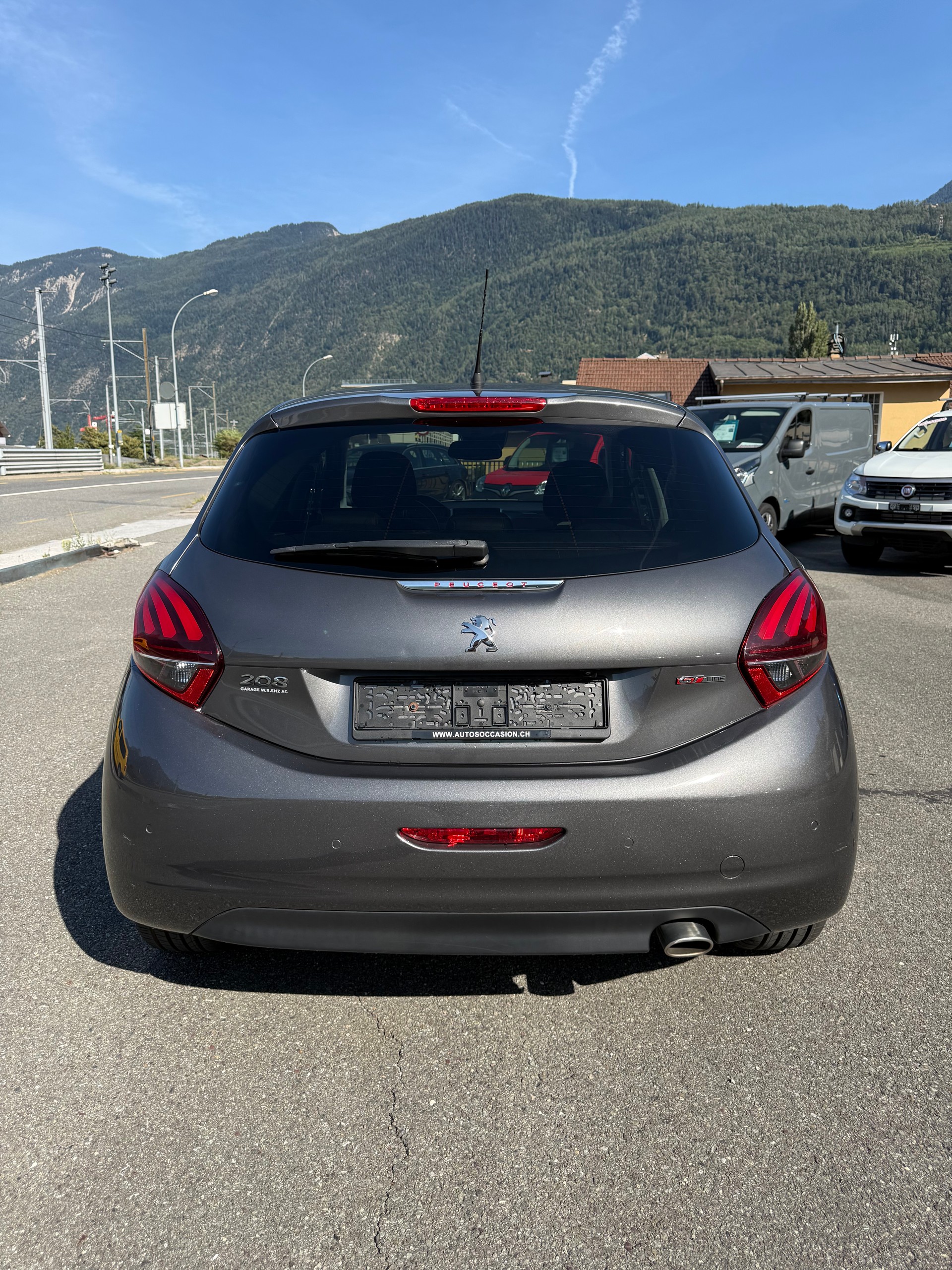PEUGEOT 208 1.2 PureTech GT Line-image-7