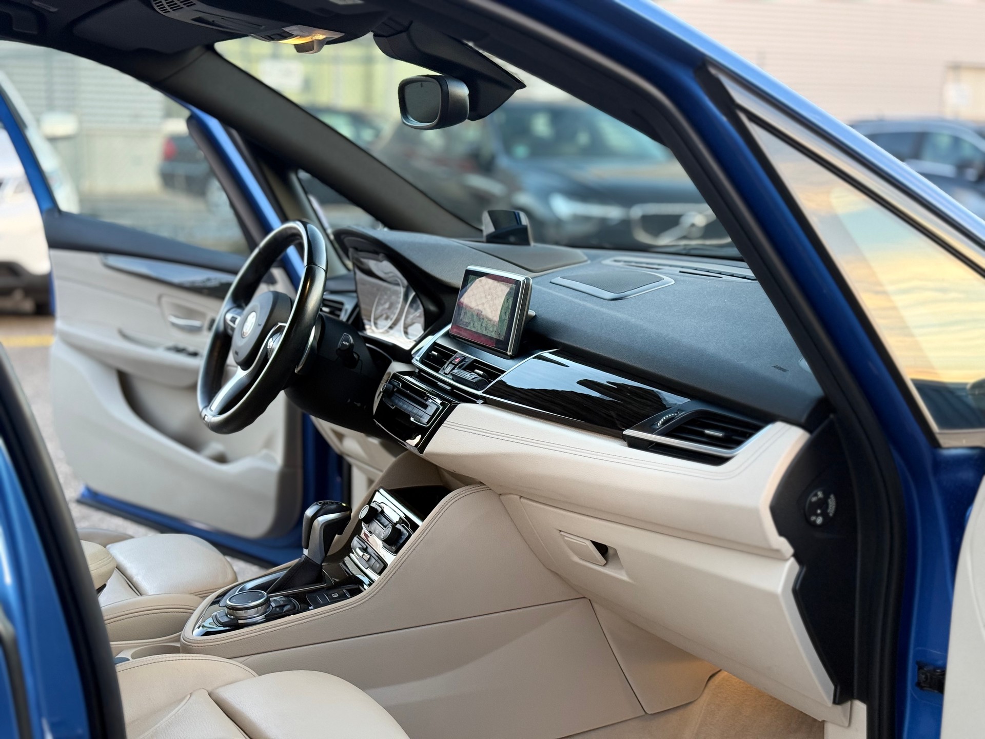 BMW 225i xDrive Active Tourer M Sport Steptronic-image-5