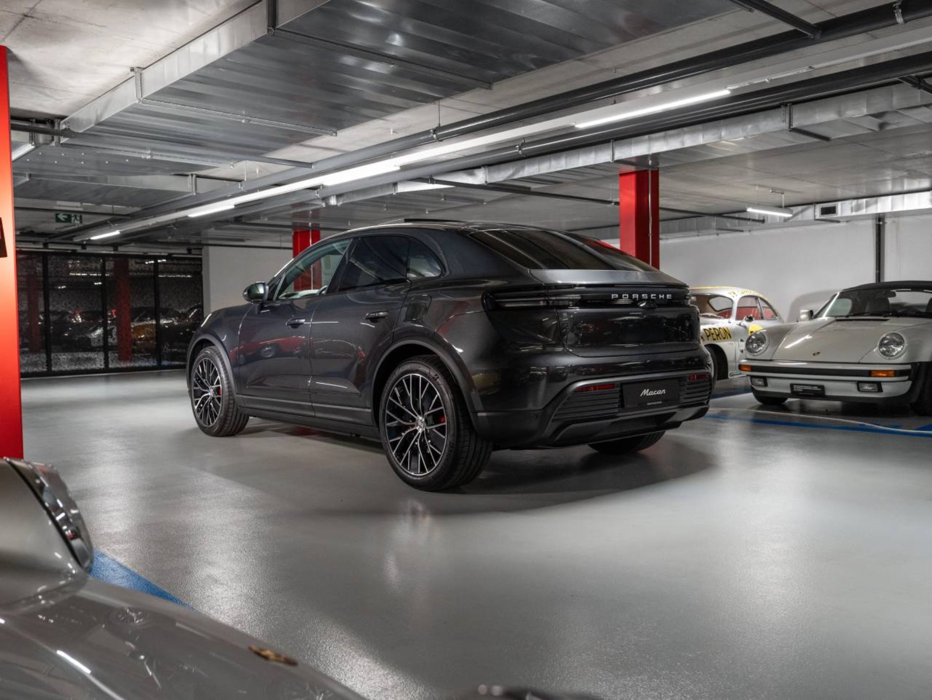 PORSCHE Macan 4S-showroom-element-2