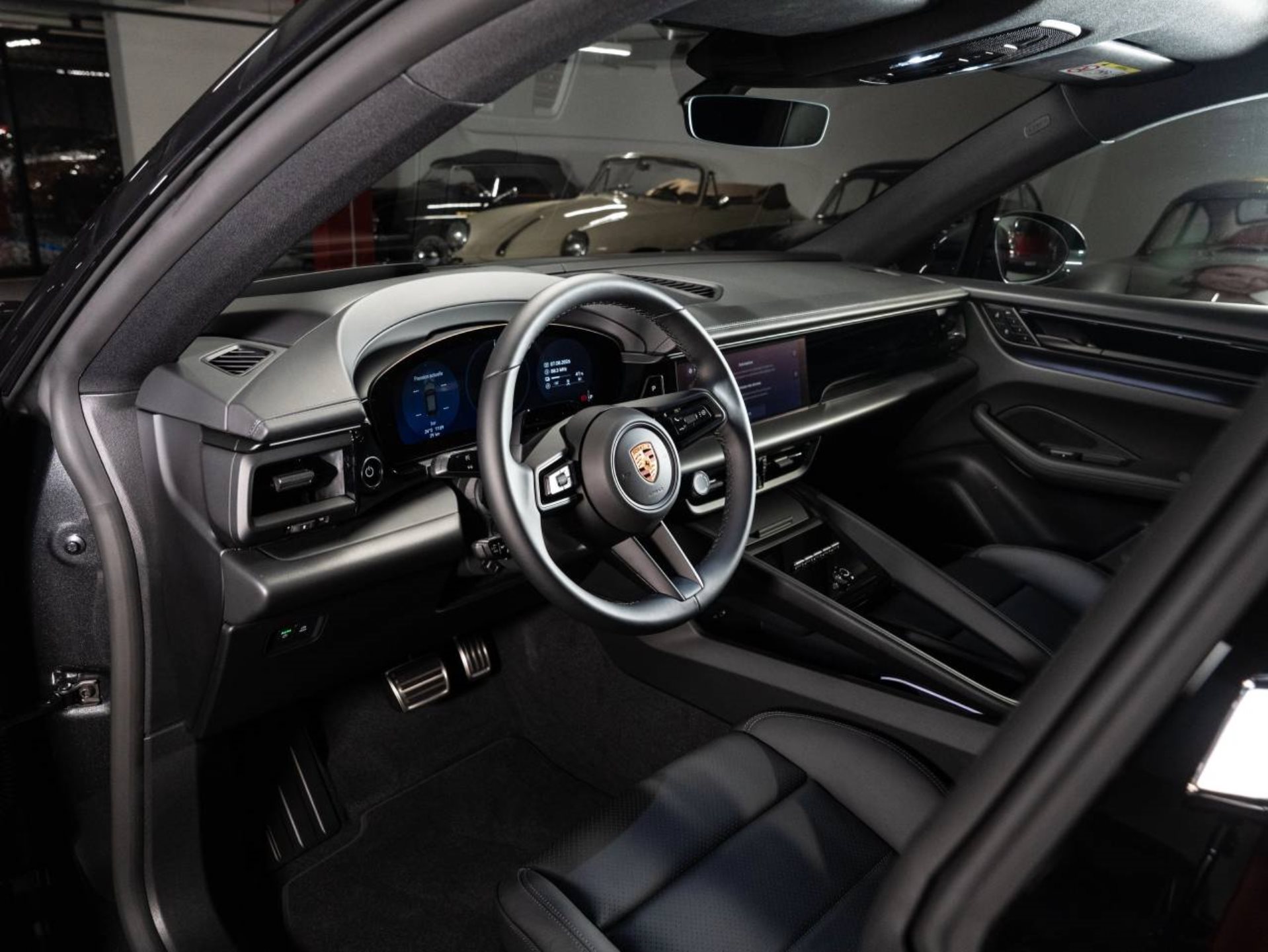 PORSCHE Macan 4S-showroom-element-3