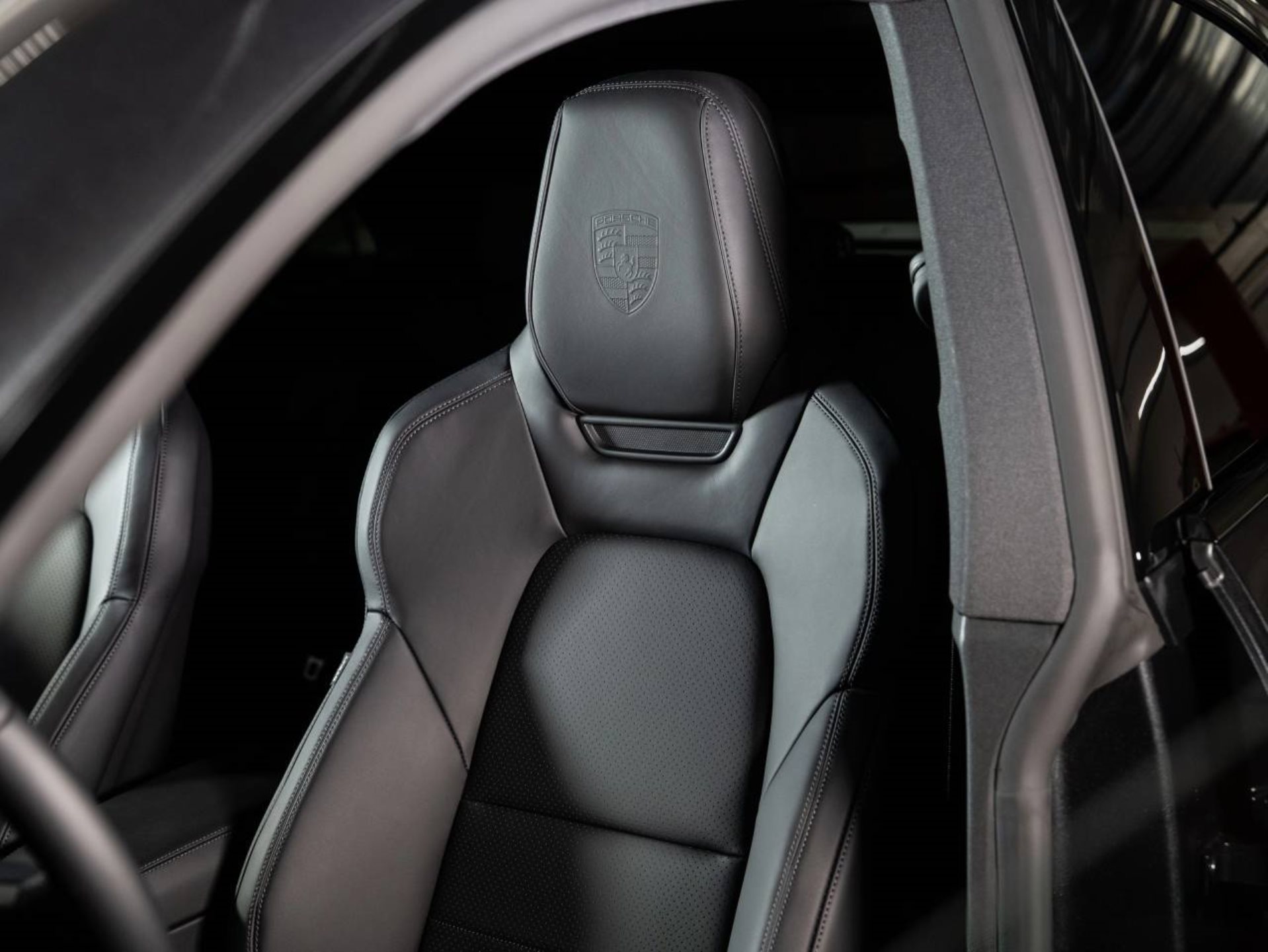 PORSCHE Macan 4S-image-4
