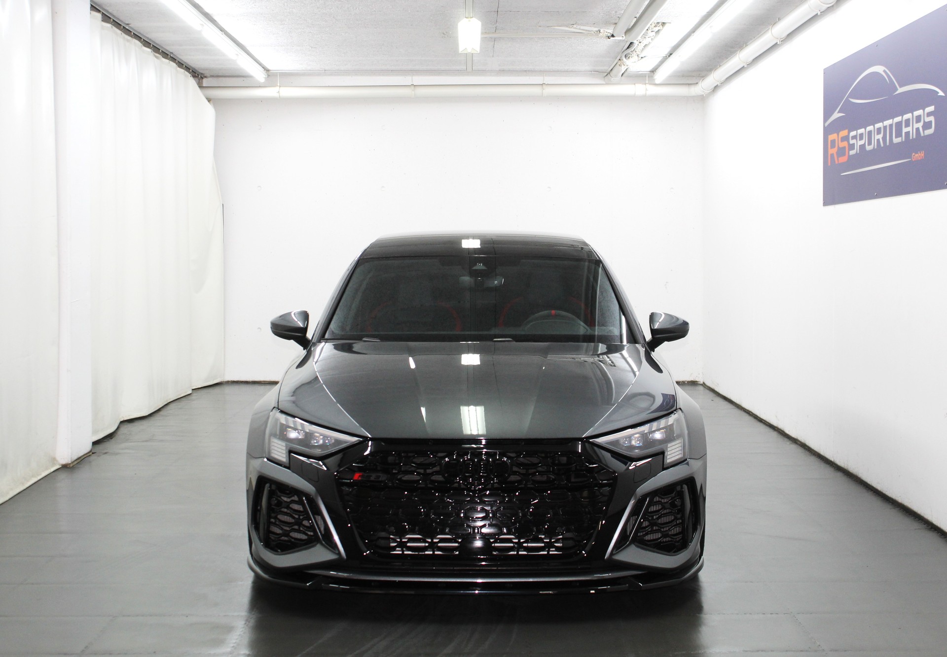 AUDI RS3 Sportback 2.5 TSI quattro S-tronic RS-Designpaket plus rot / Maxton Kit / CH-Fahrzeug-showroom-element-2