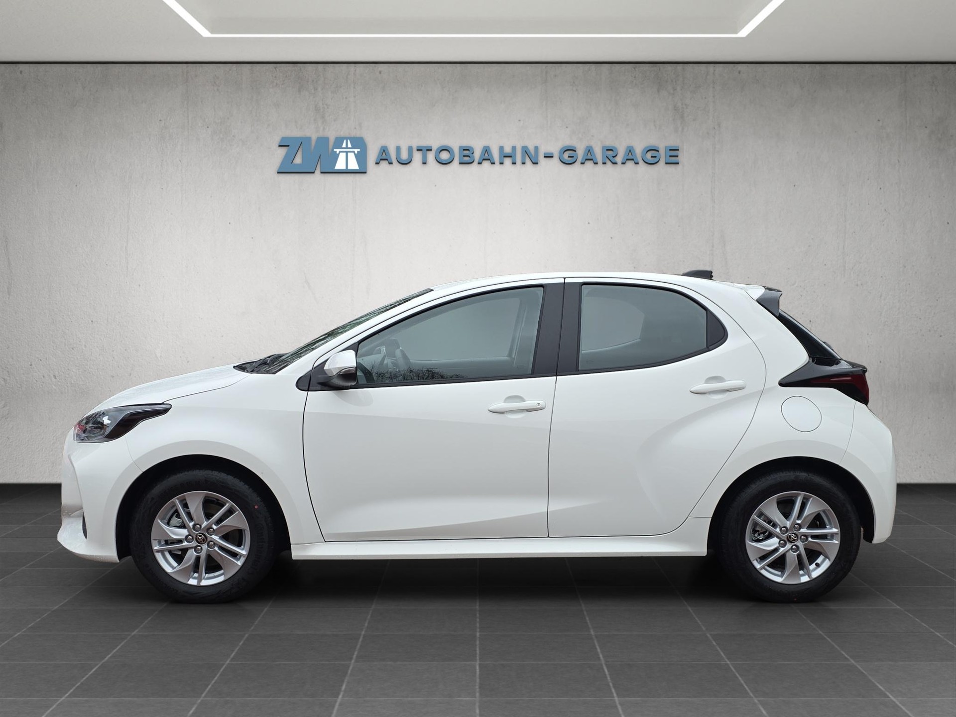 TOYOTA Yaris 1.5 VVT-i HSD Comfort-image-1