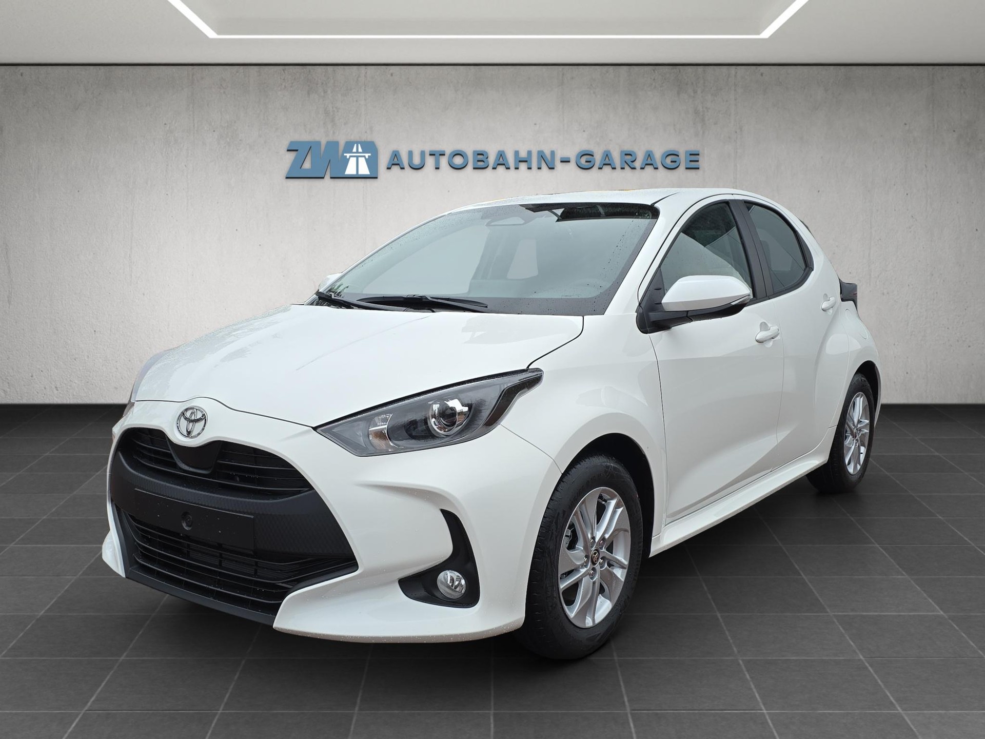 TOYOTA Yaris 1.5 VVT-i HSD Comfort