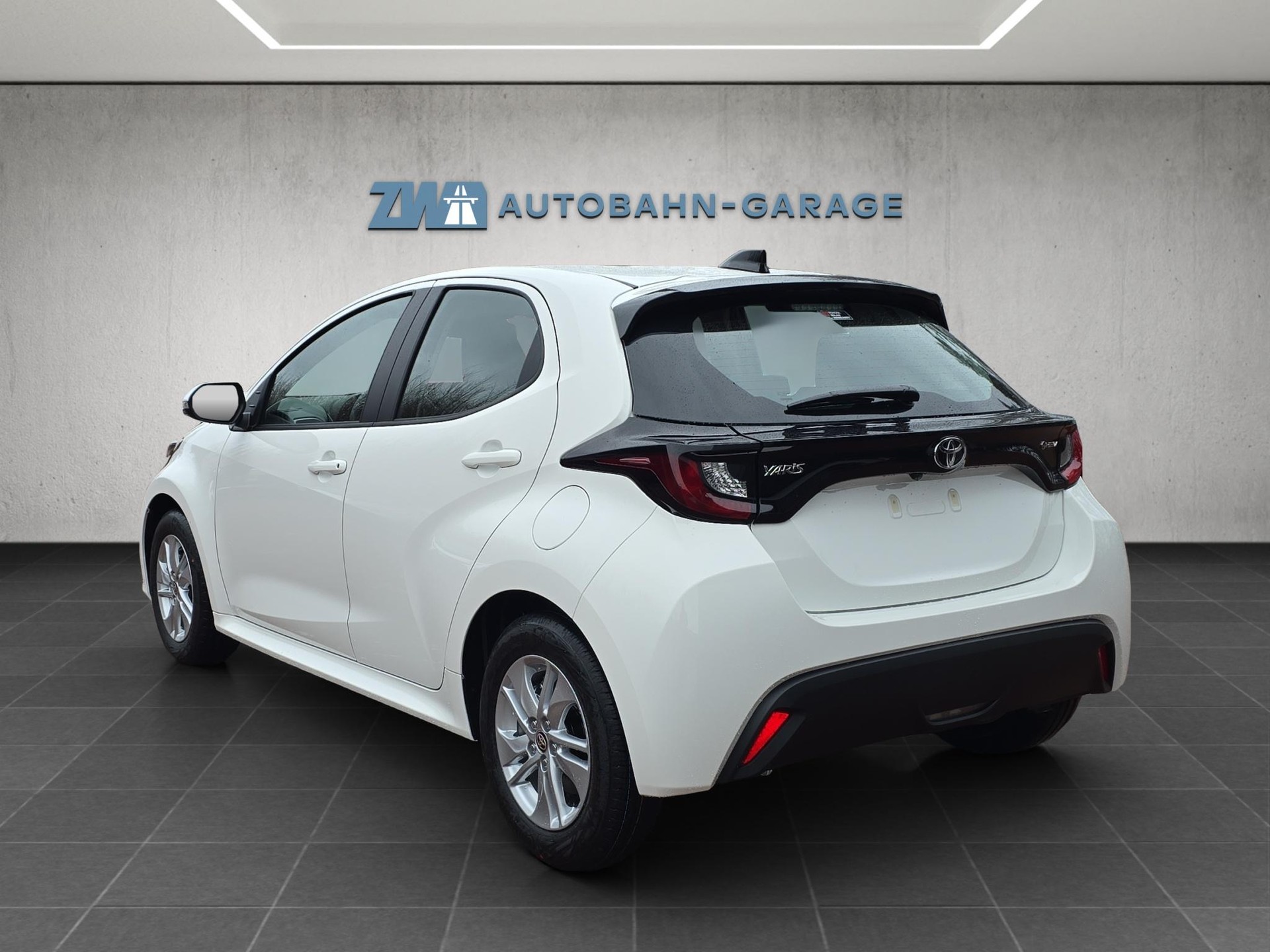 TOYOTA Yaris 1.5 VVT-i HSD Comfort-image-2