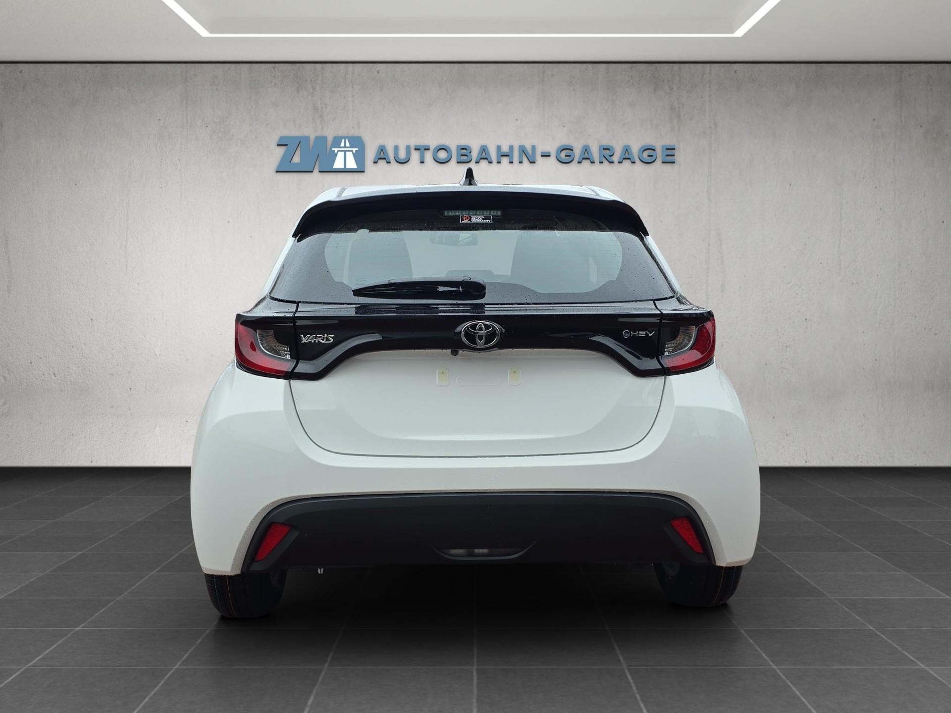 TOYOTA Yaris 1.5 VVT-i HSD Comfort-image-3