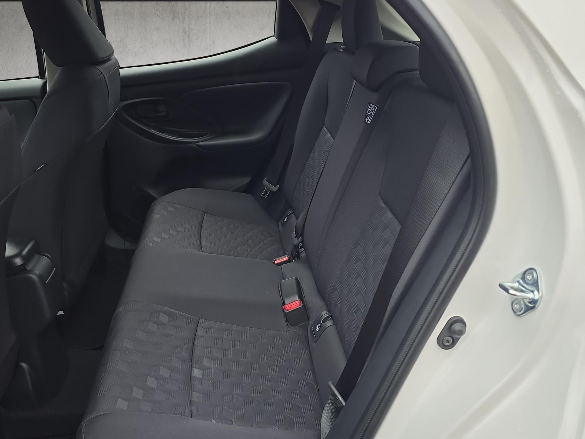 TOYOTA Yaris 1.5 VVT-i HSD Comfort-image-11