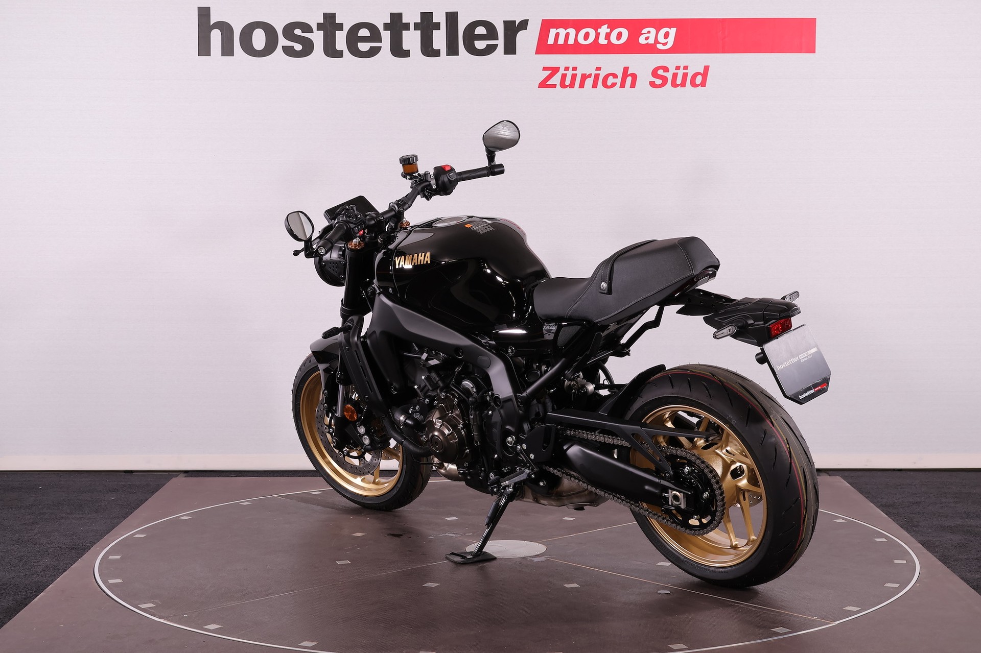 YAMAHA XSR 900-image-1