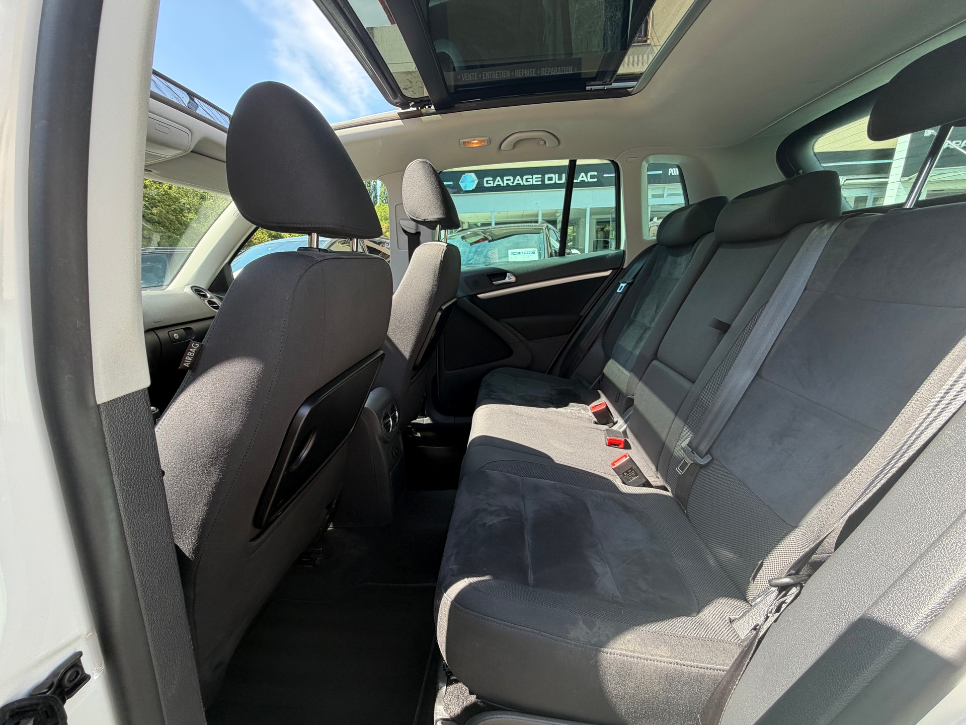 VW Tiguan 2.0 TDI BlueMotion Sport&Style 4Motion CROCHET D'ATTELAGE-image-8