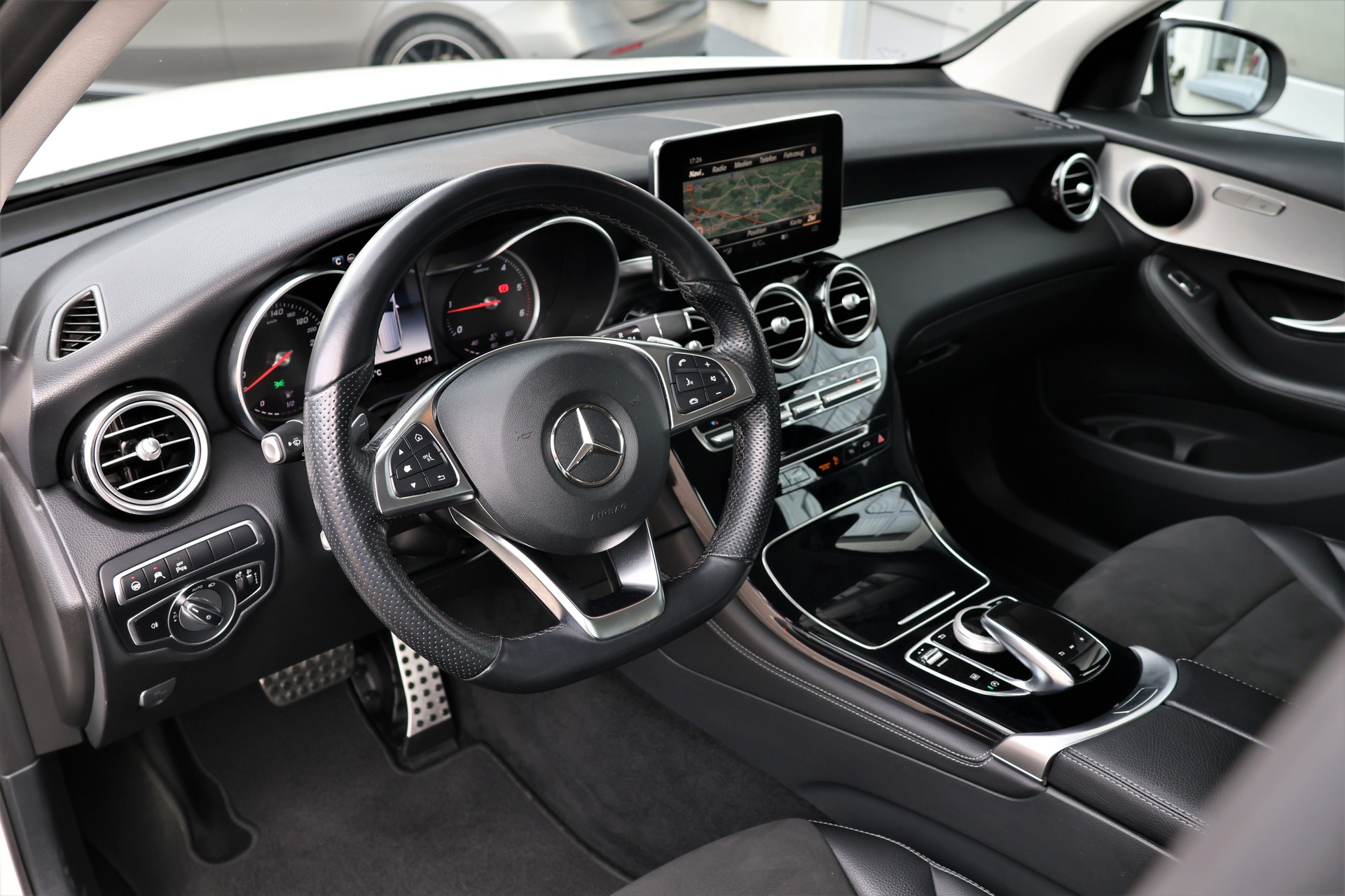 MERCEDES-BENZ GLC 250 d Exclusive 4Matic 9G-Tronic (CH)-image-9