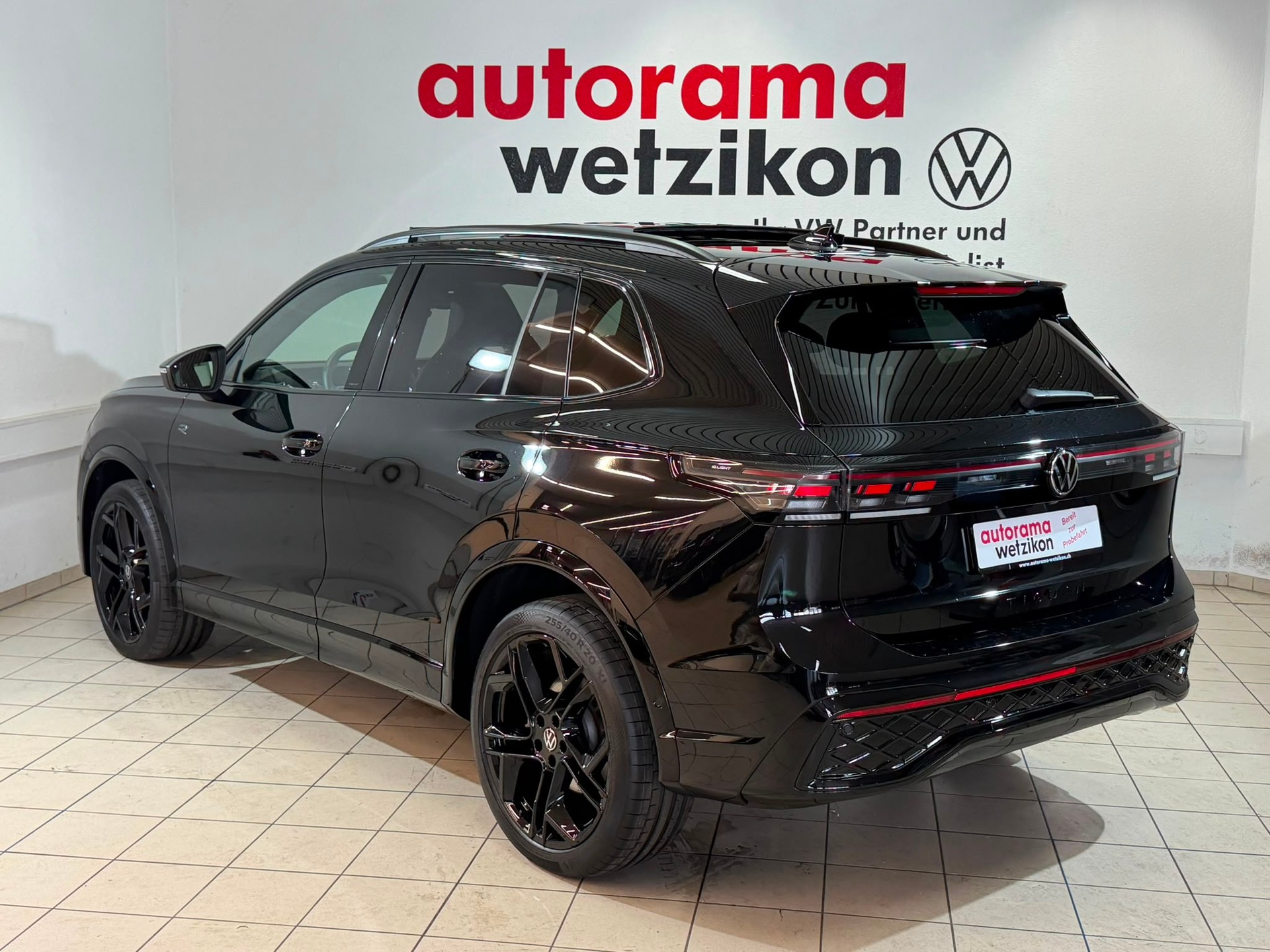 VW Tiguan 2.0 TSI DSG R-Line 4Motion-showroom-element-2