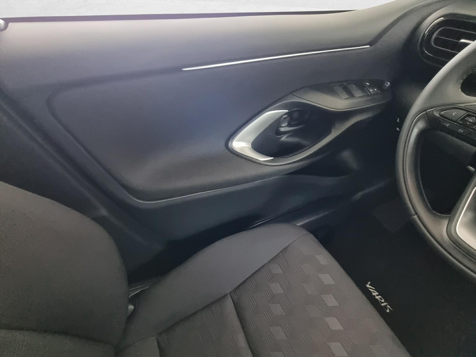 TOYOTA Yaris 1.5 Hybrid Active-image-11