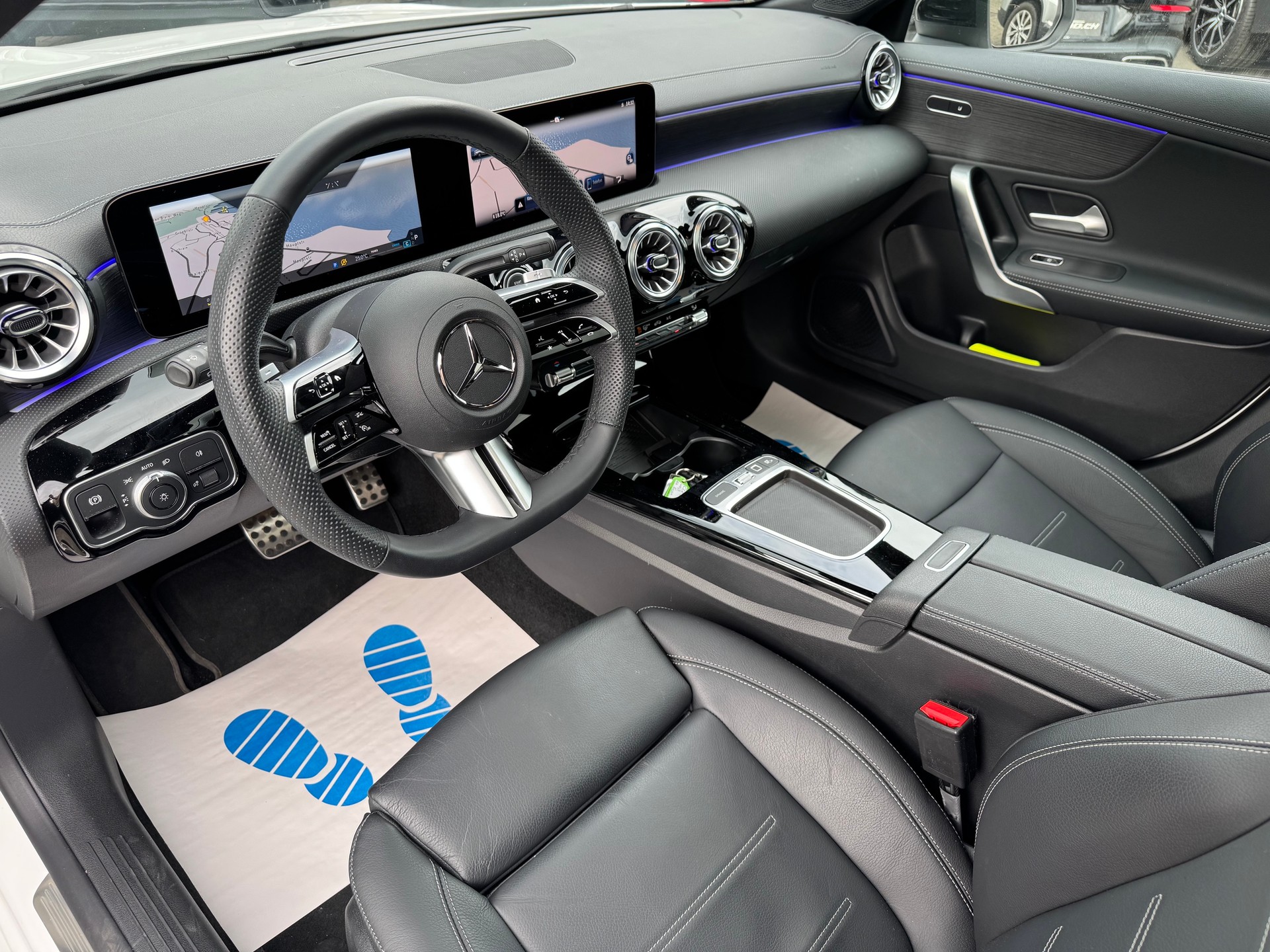MERCEDES-BENZ CLA 200 AMG Line 7G-DCT-image-6