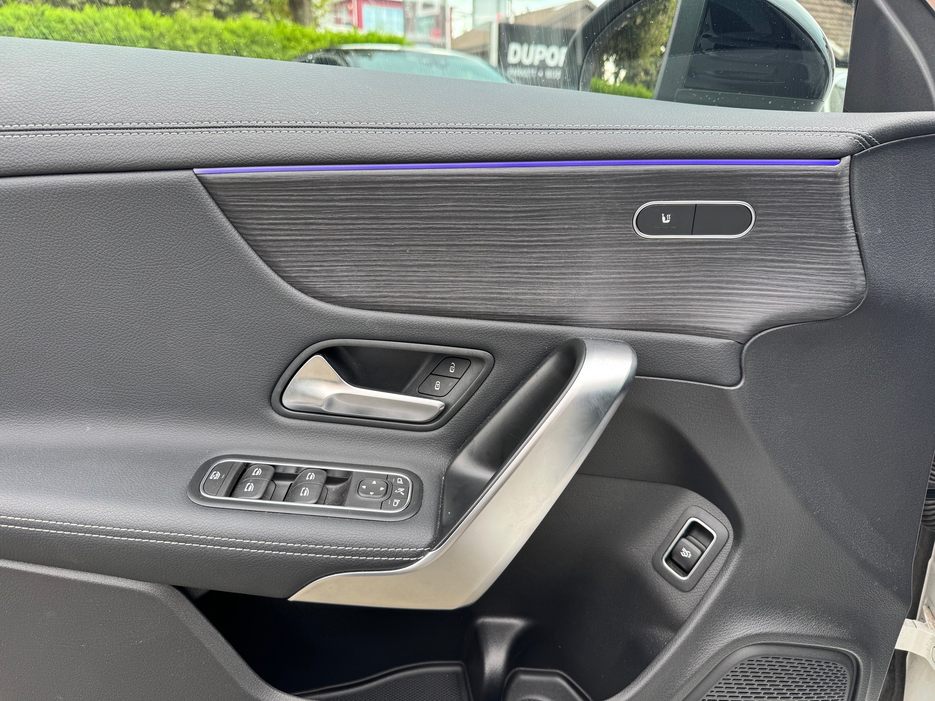 MERCEDES-BENZ CLA 200 AMG Line 7G-DCT-image-12