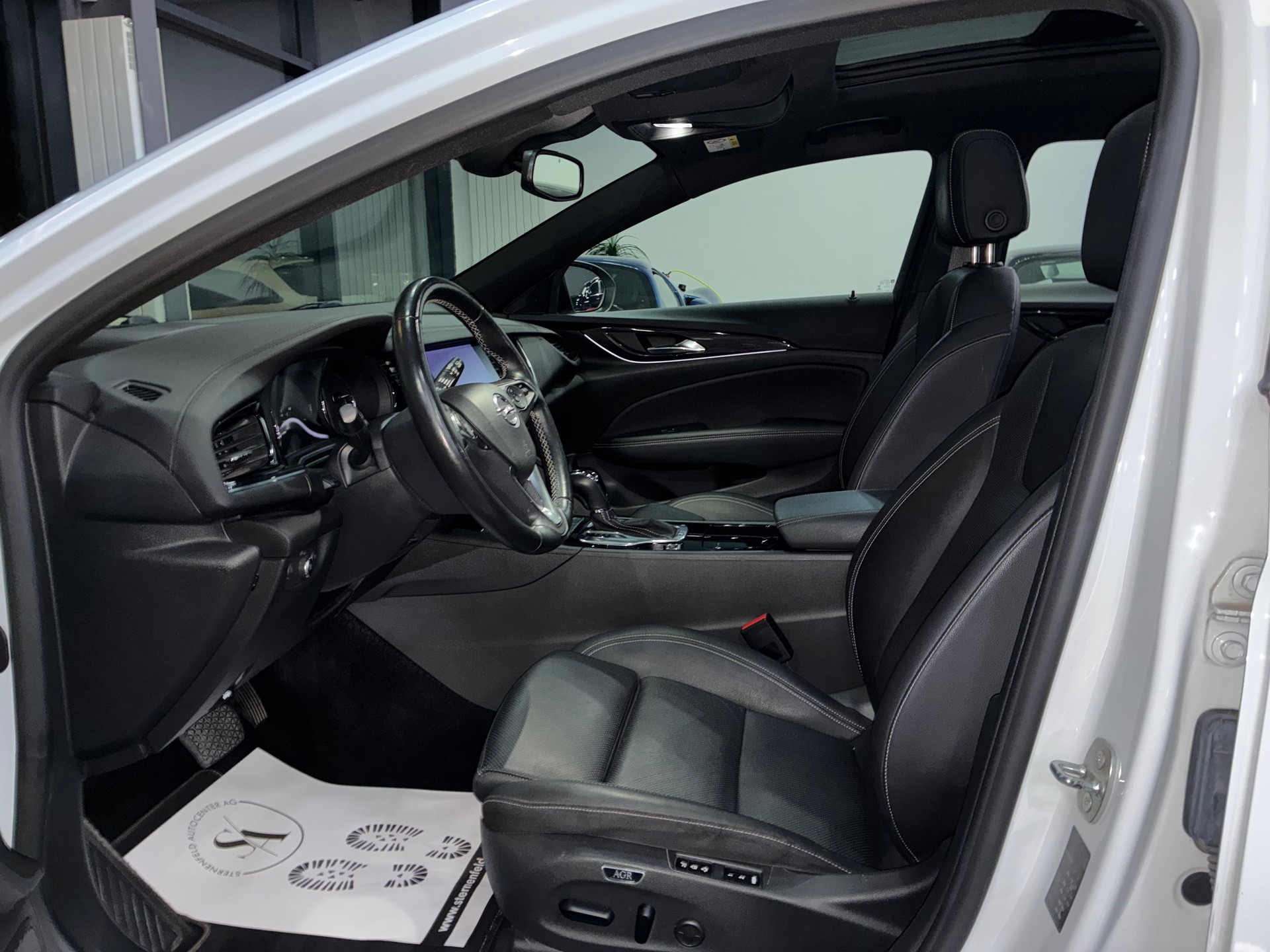 OPEL Insignia 2.0 CDTI Sports Tourer 4WD Elegance Automatic-image-10