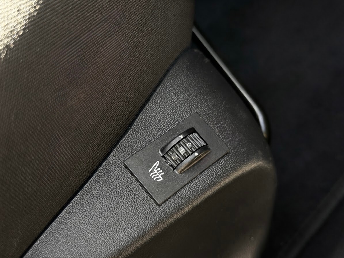 PEUGEOT 208 1.2 PureTech Signature-image-13