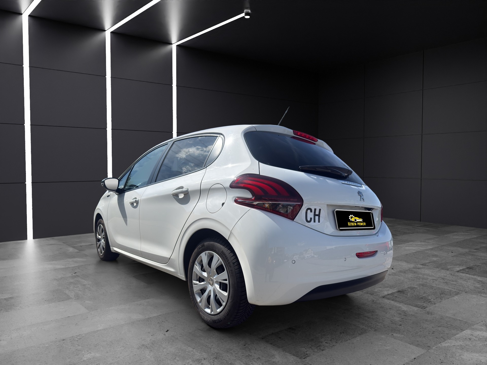 PEUGEOT 208 1.2 PureTech Signature-image-5
