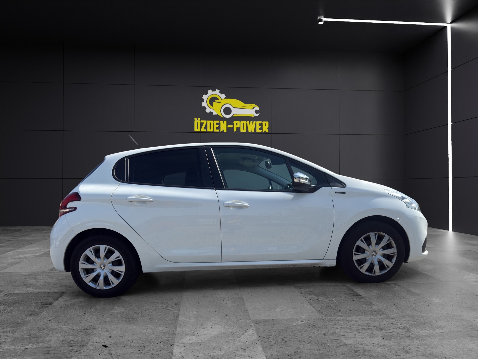 PEUGEOT 208 1.2 PureTech Signature-showroom-element-3
