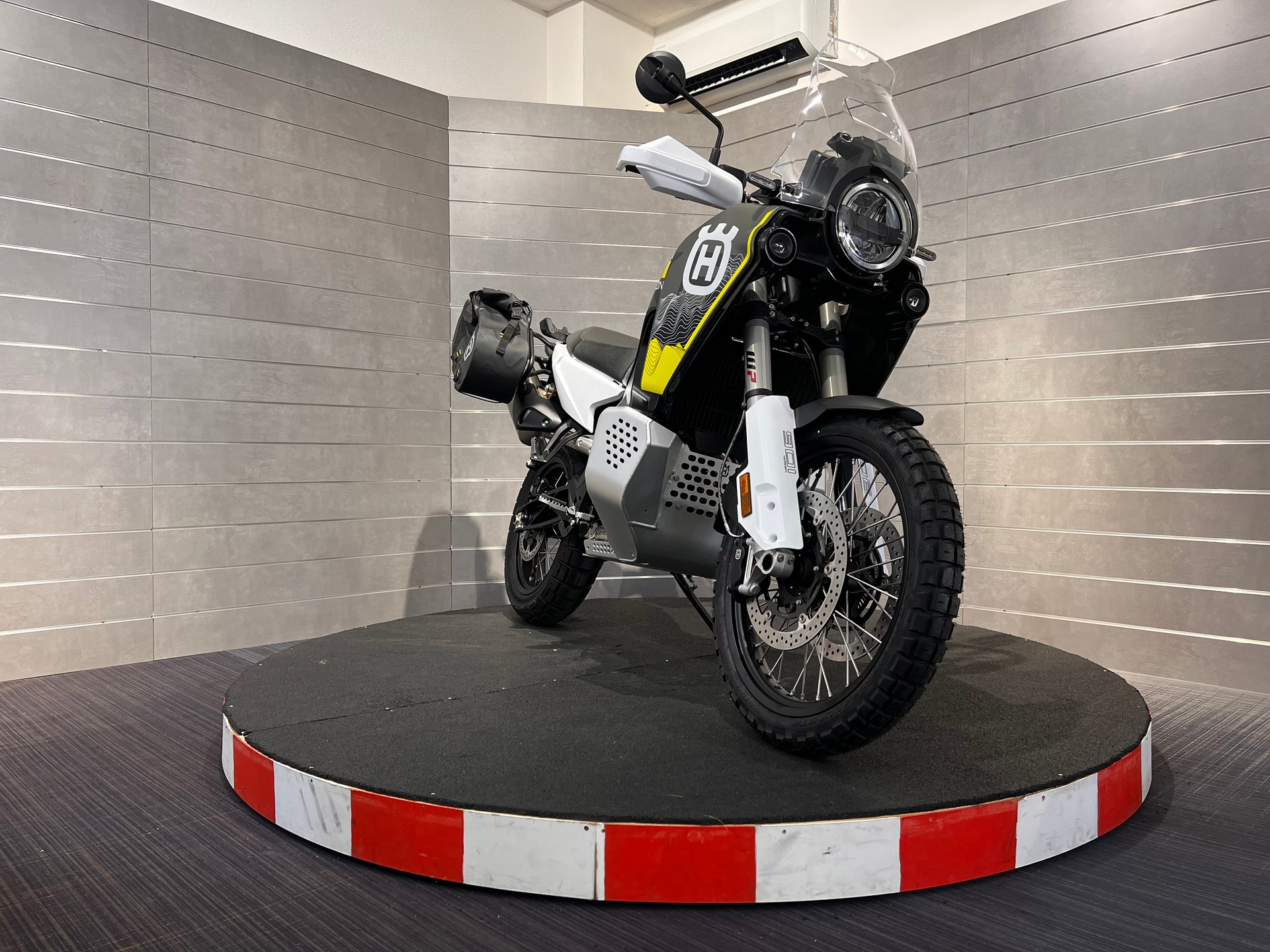 HUSQVARNA Norden 901 Expedition-image-7