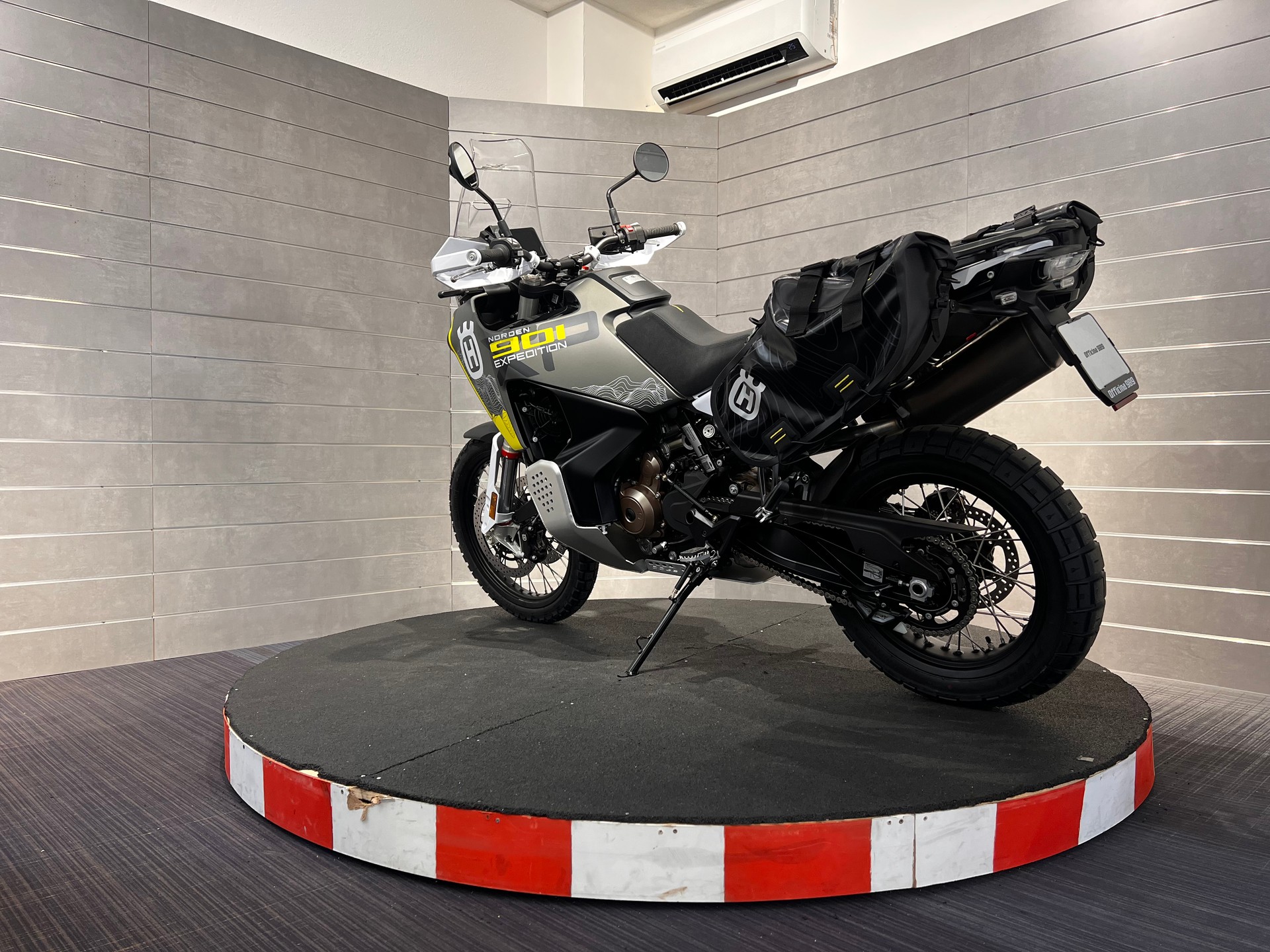 HUSQVARNA Norden 901 Expedition-image-2
