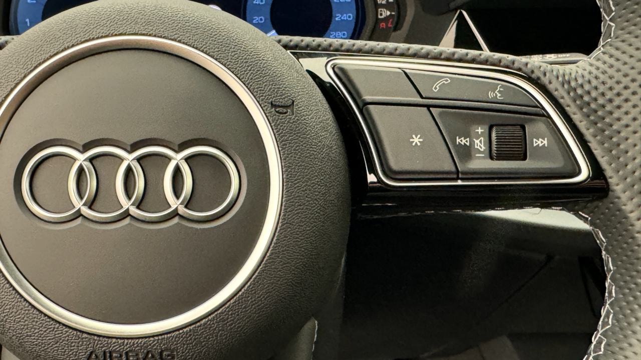AUDI A3 Sportback TFSI 110 kW S line S tronic-image-9