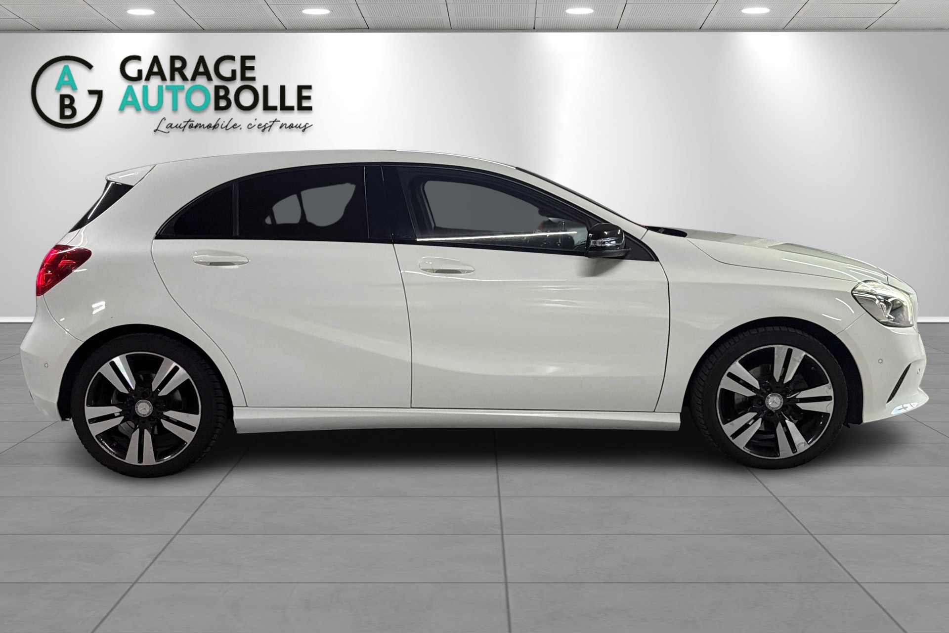 MERCEDES-BENZ A 200 CDI Night Star 7G-DCT-showroom-element-2