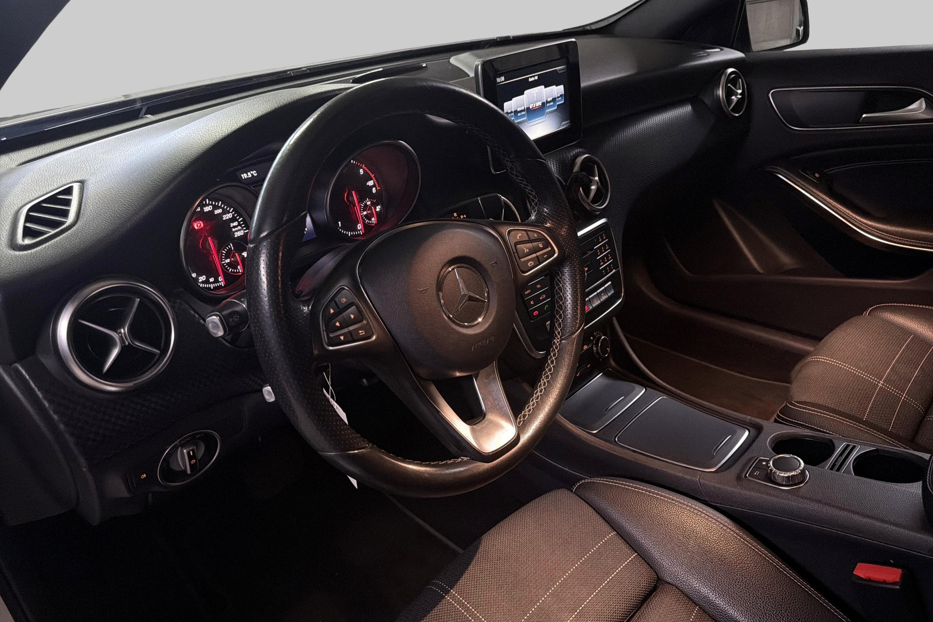 MERCEDES-BENZ A 200 CDI Night Star 7G-DCT-image-8