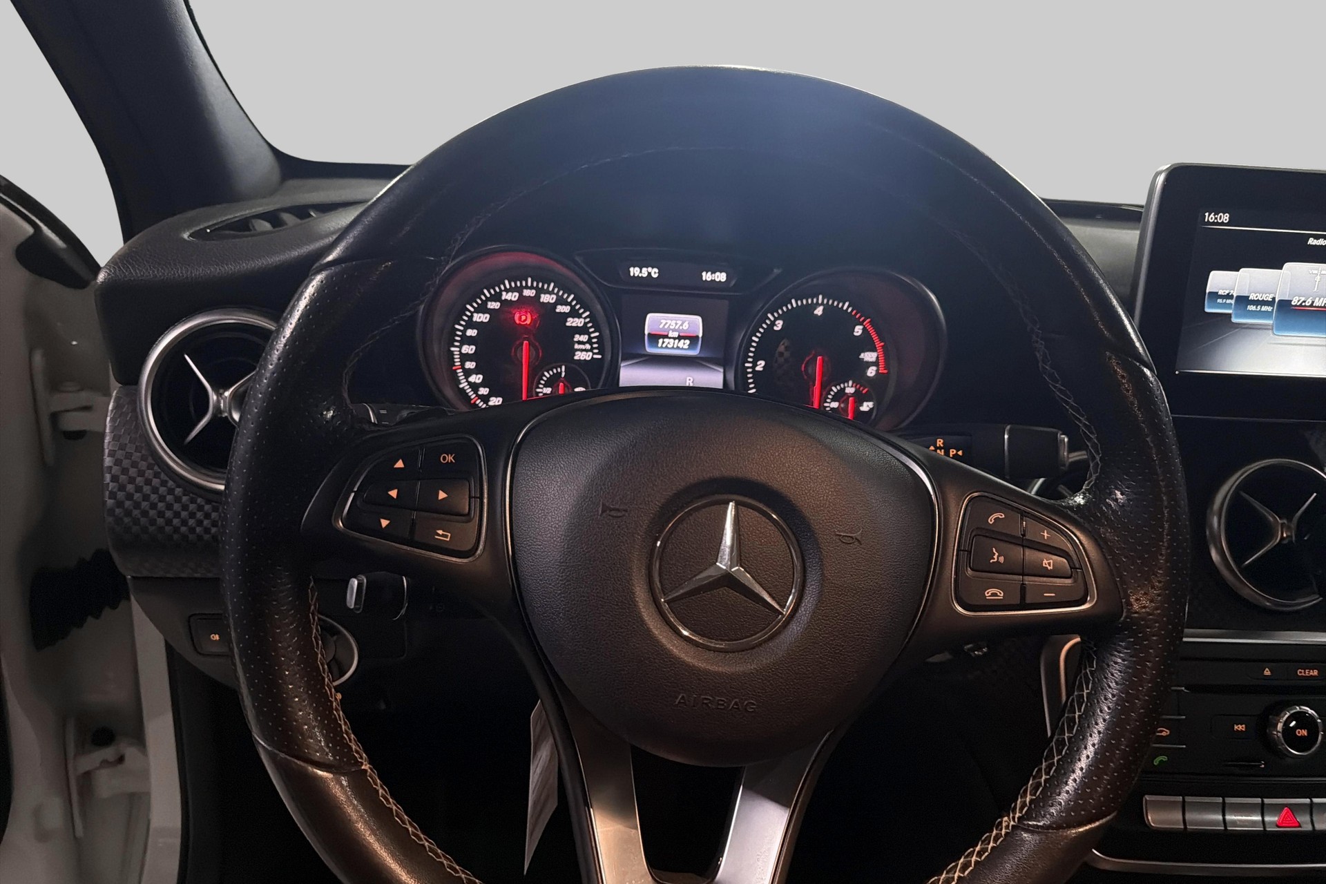 MERCEDES-BENZ A 200 CDI Night Star 7G-DCT-image-9