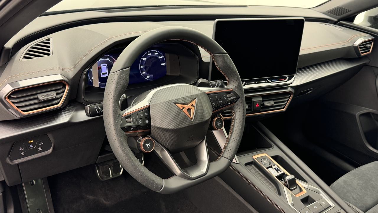 CUPRA LEON ST 1.5 e-HYBRID pHEV VZ Black Edition-image-6