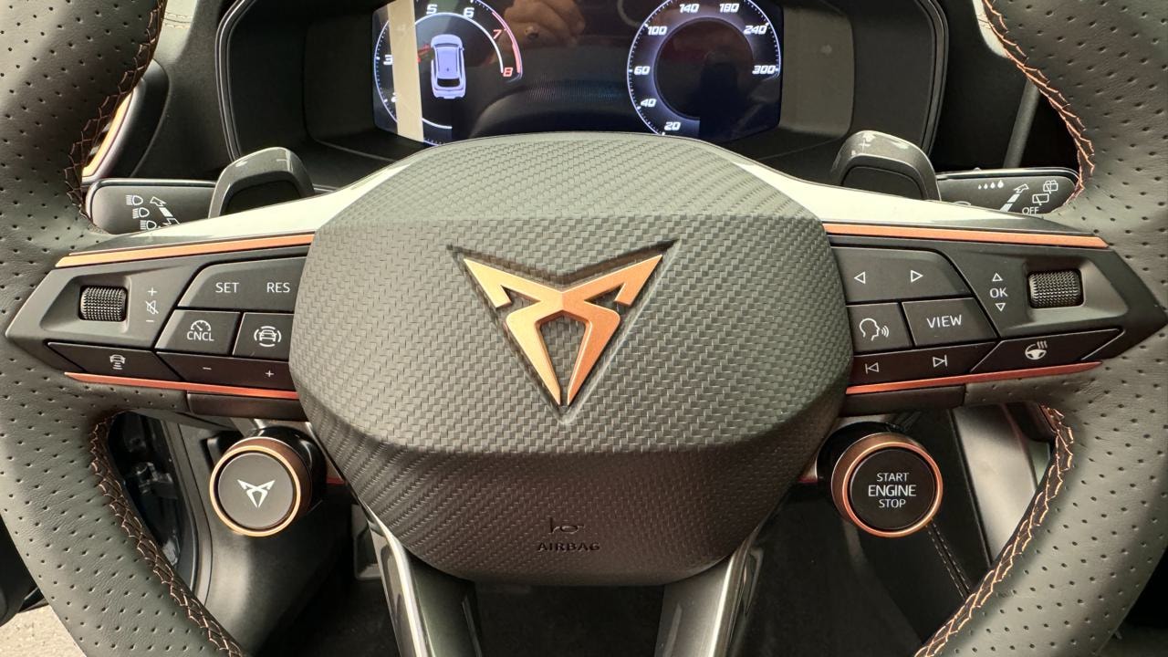 CUPRA LEON ST 1.5 e-HYBRID pHEV VZ Black Edition-image-9