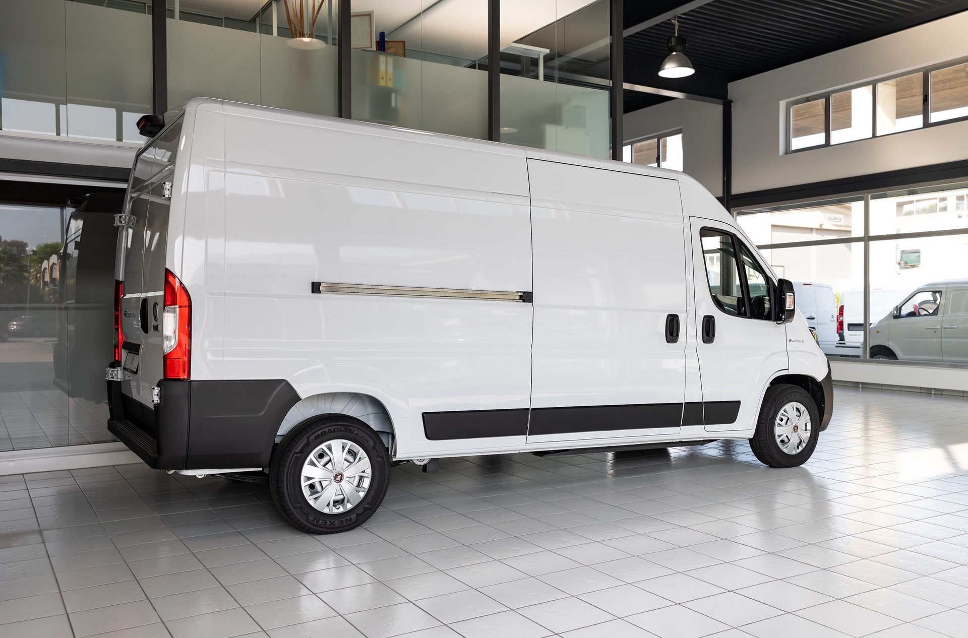 FIAT New E-Ducato 35 47kWh MH2 L2 H2 Comfort Full Option-image-4