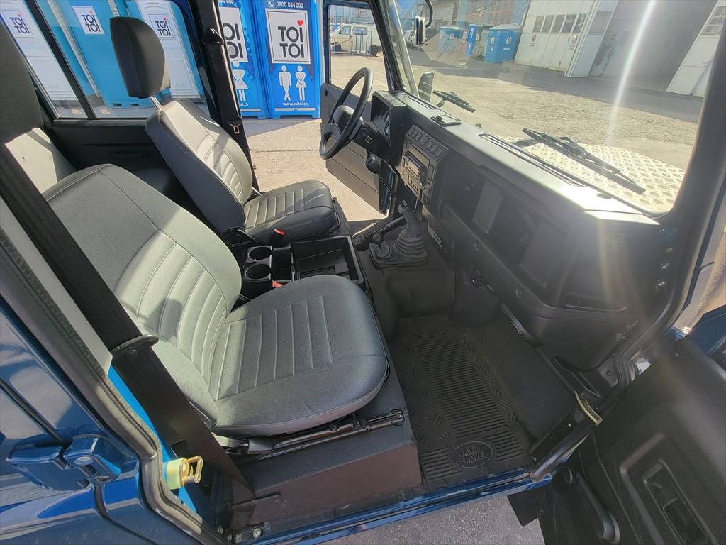 LAND ROVER Defender 110 SW 2.5 Td5-image-10