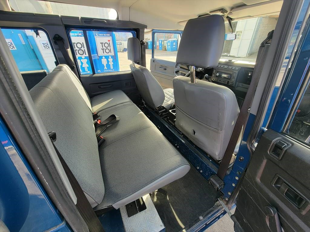 LAND ROVER Defender 110 SW 2.5 Td5-image-11