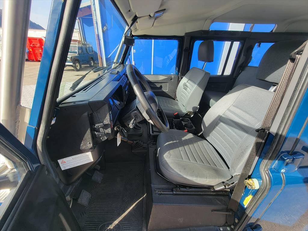 LAND ROVER Defender 110 SW 2.5 Td5-image-8