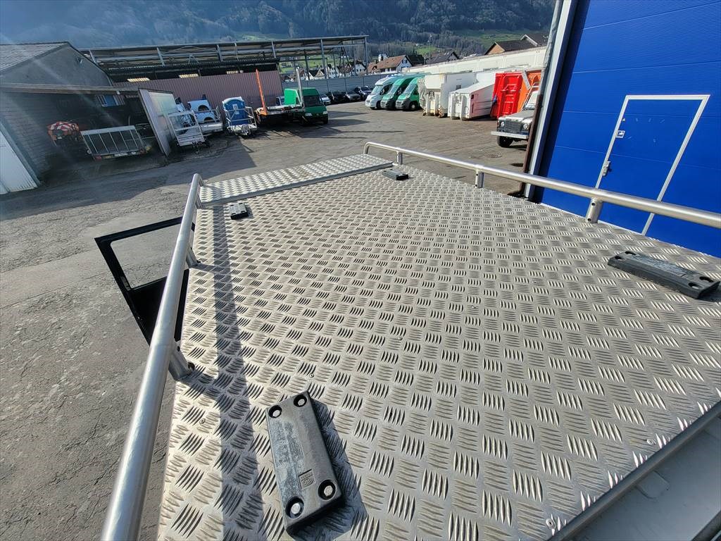 LAND ROVER Defender 110 SW 2.5 Td5-image-13