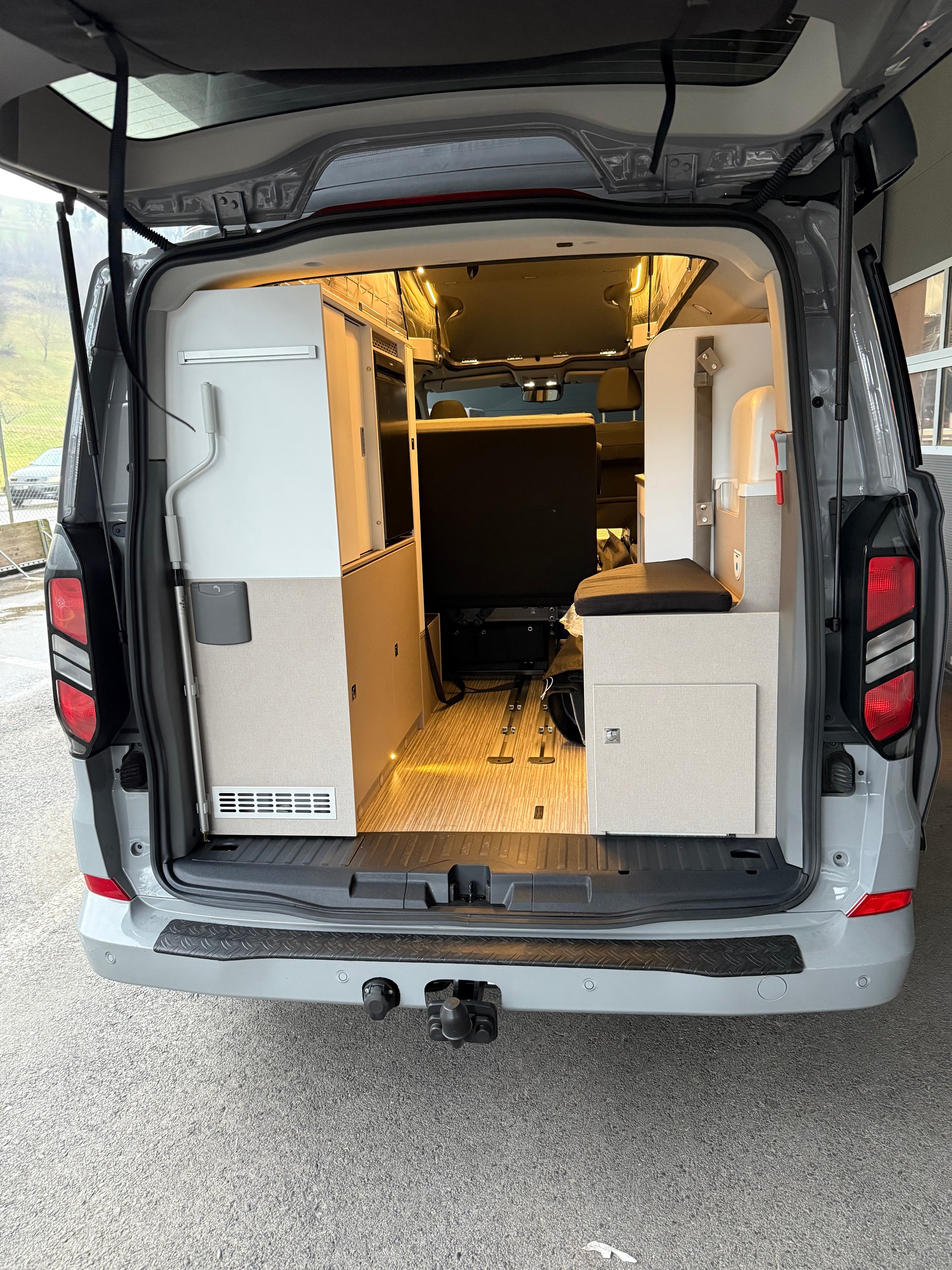 FORD TRANSIT CUSTOM-showroom-element-3