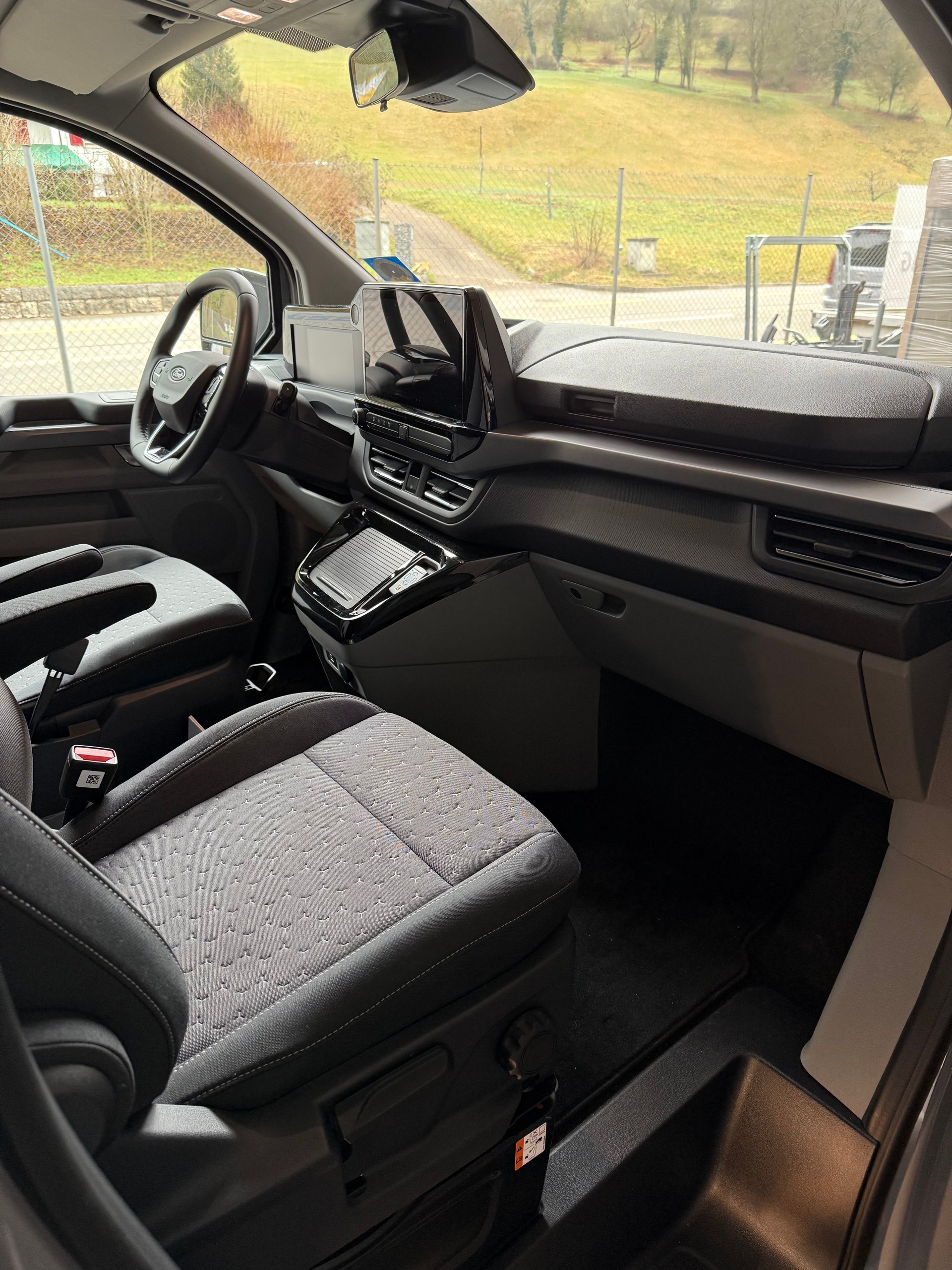 FORD TRANSIT CUSTOM-showroom-element-2