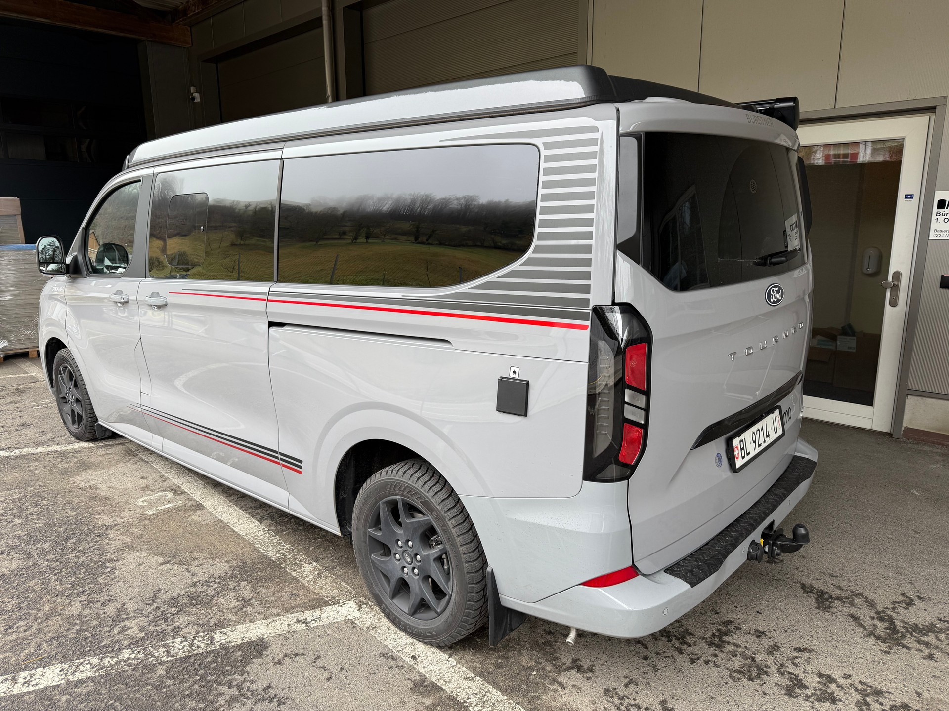 FORD TRANSIT CUSTOM-showroom-element-1