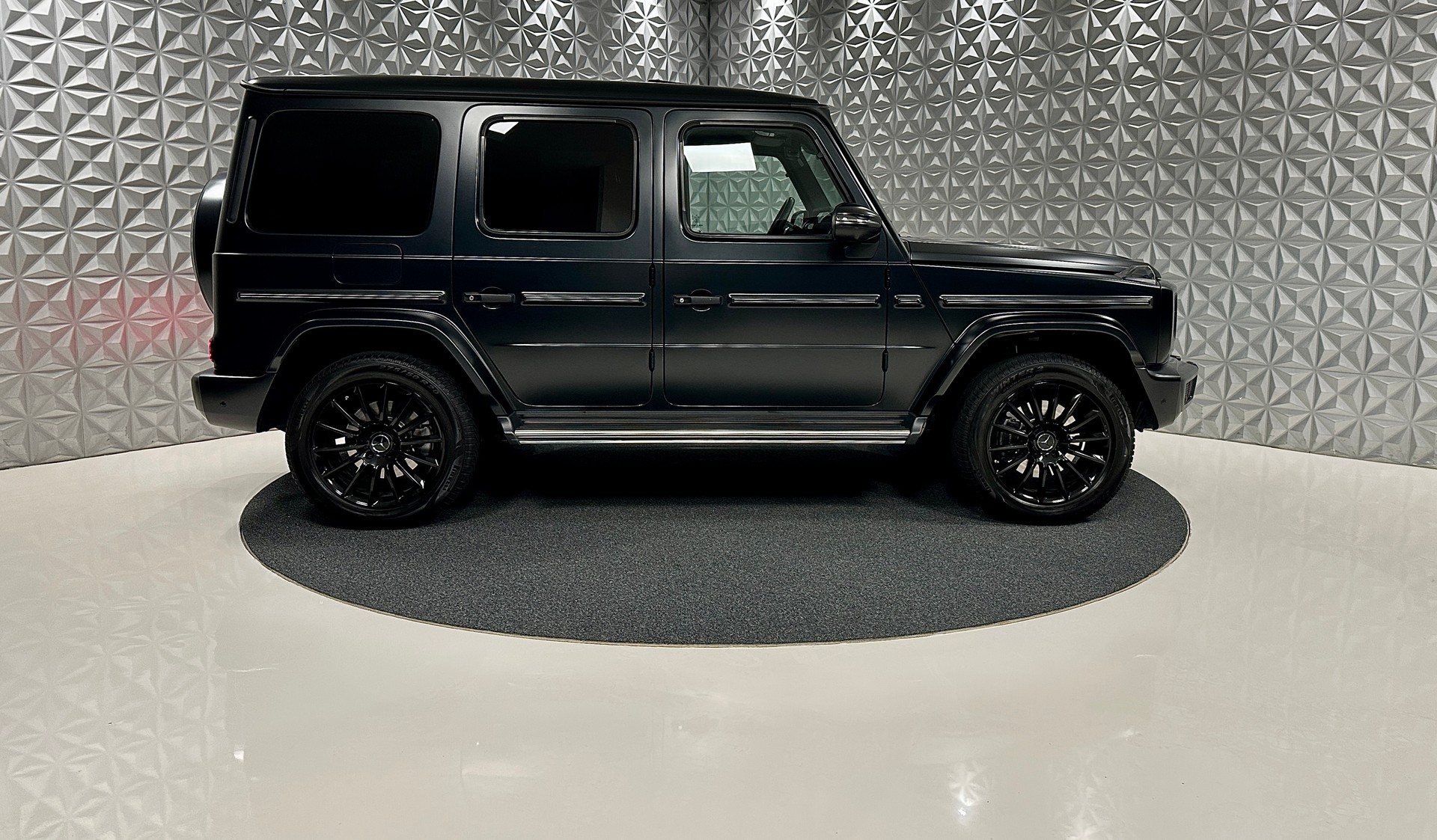 MERCEDES-BENZ G 400 d AMG Line 9G-Tronic-showroom-element-3