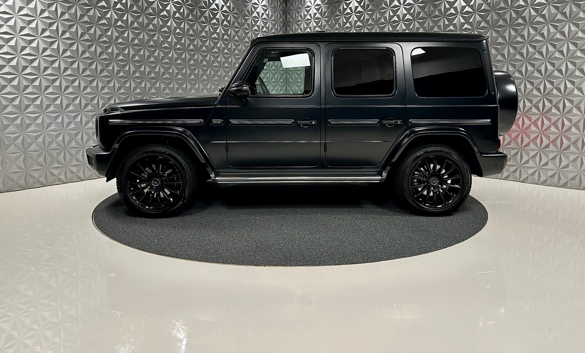 MERCEDES-BENZ G 400 d AMG Line 9G-Tronic-image-7