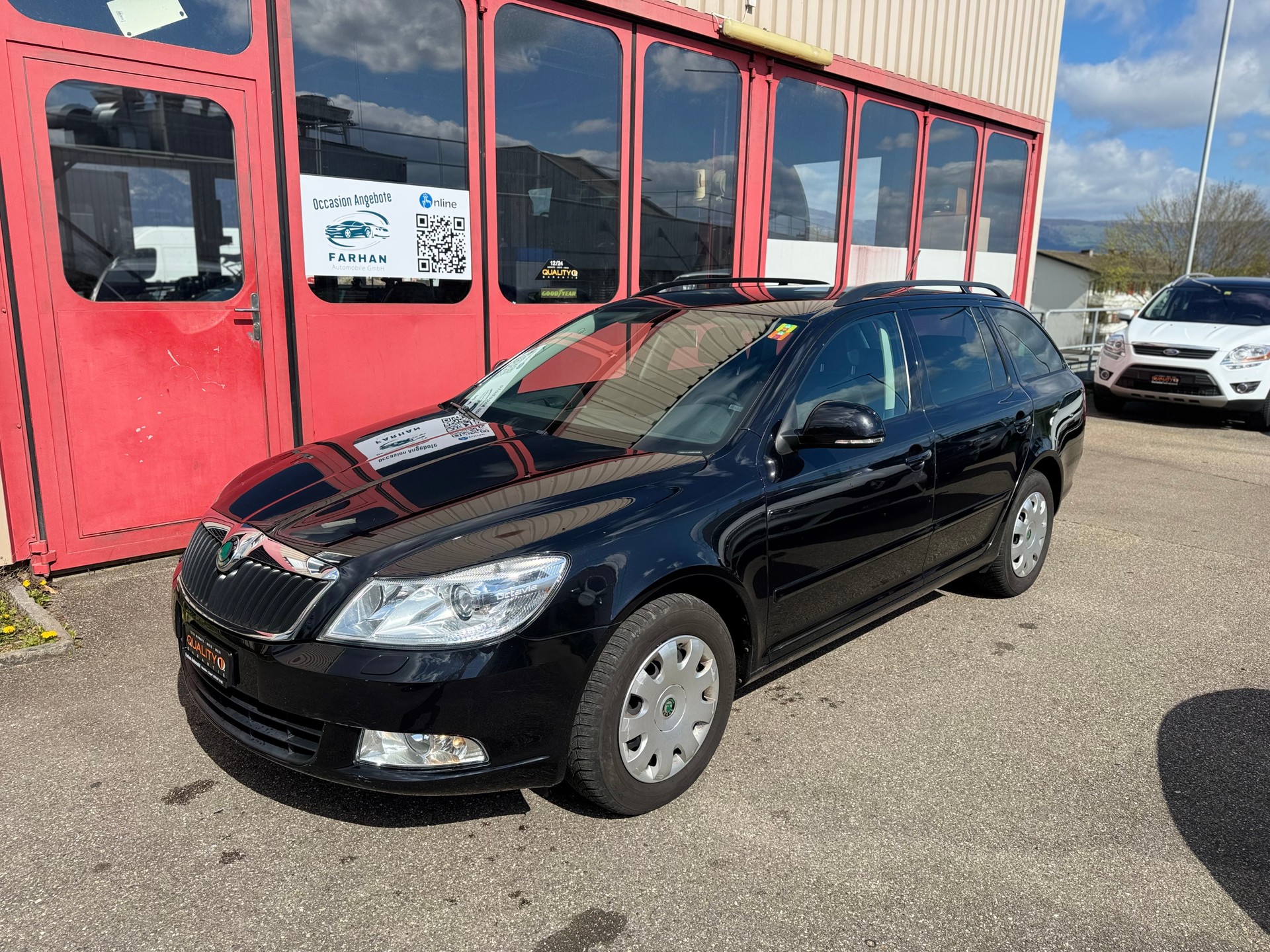 SKODA Octavia Combi 1.6 TDI Elegance DSG-image-1