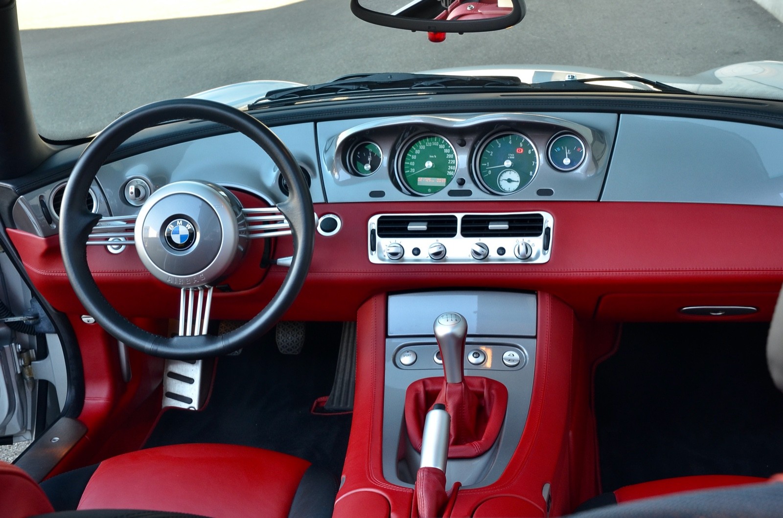 BMW Z8 Roadster-image-18