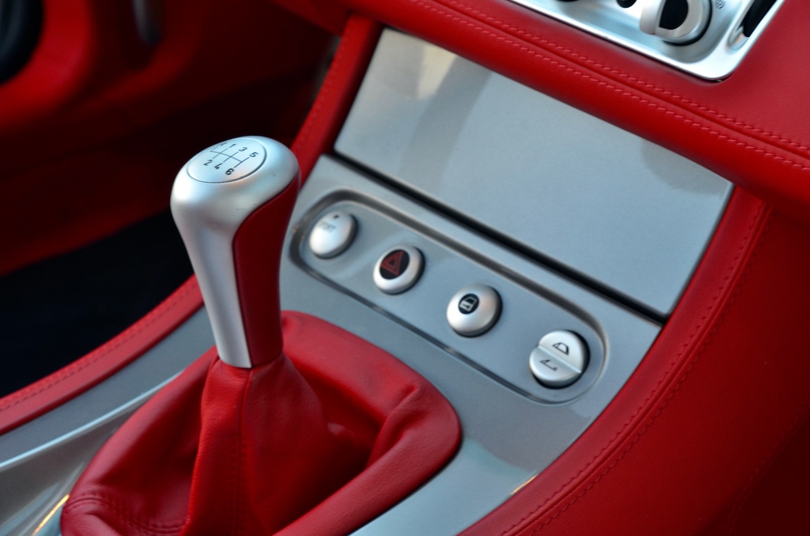 BMW Z8 Roadster-image-9