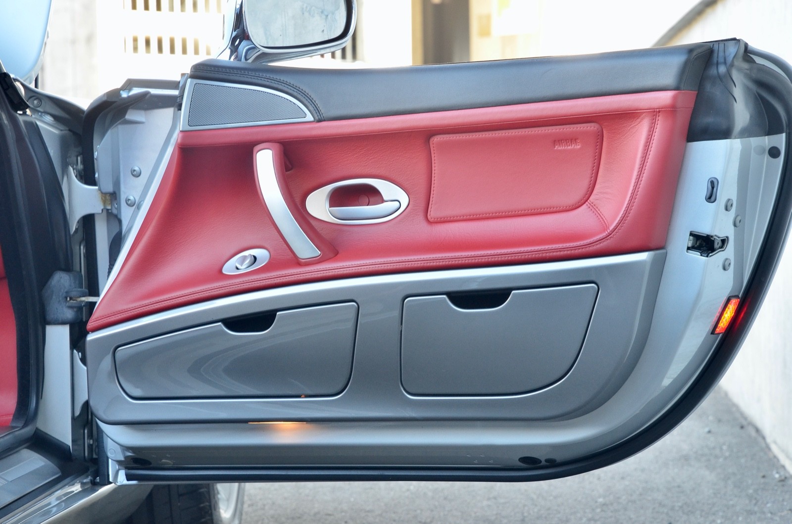 BMW Z8 Roadster-image-21