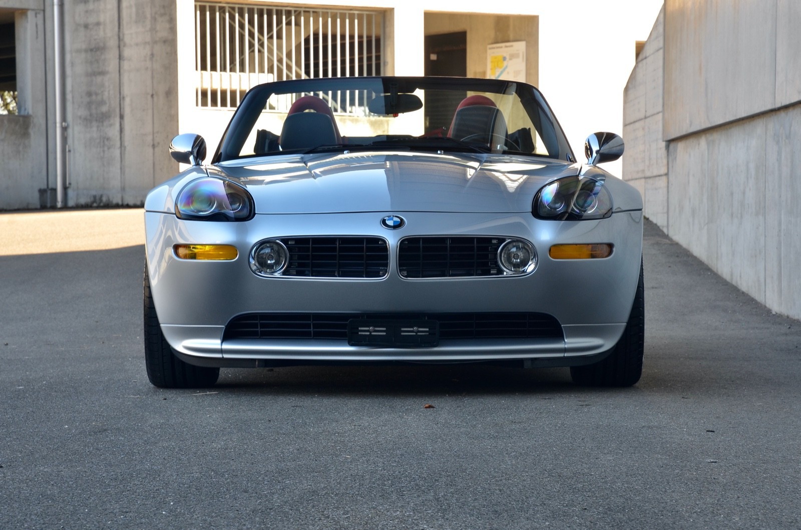 BMW Z8 Roadster-image-2
